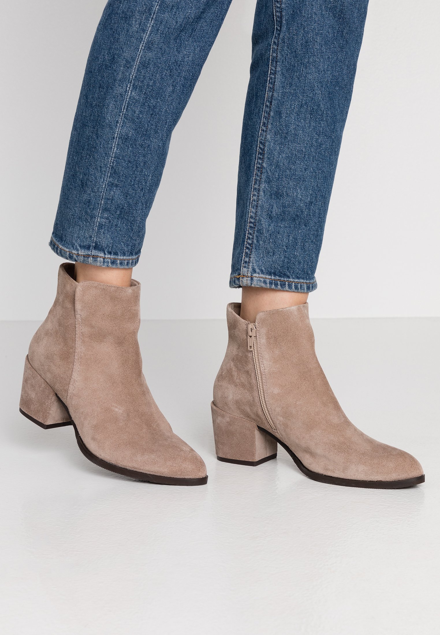 LEATHER- Ankle boots