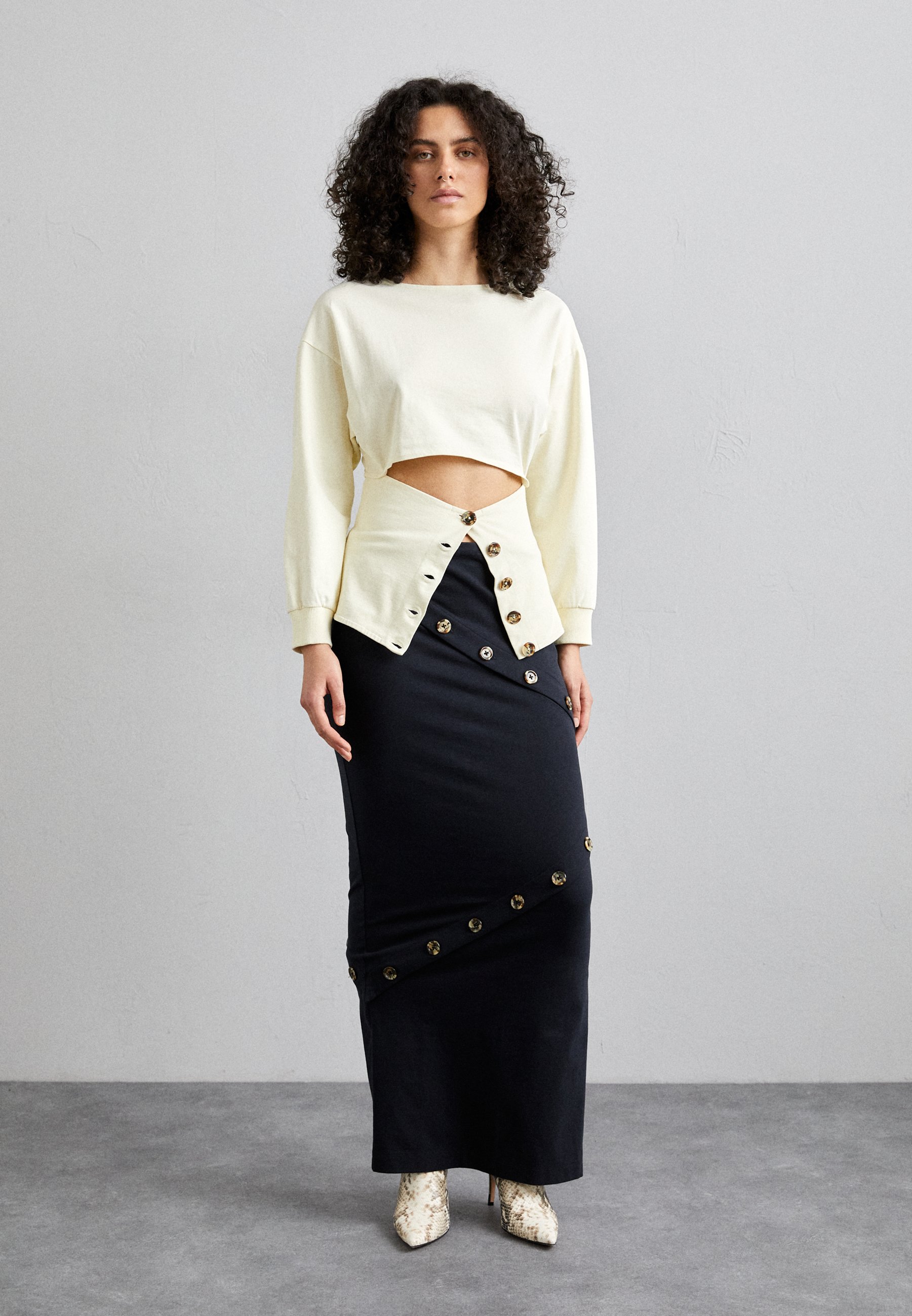 SKIRT WITH MULTI BUTTON CLOSURE - Maxi skirt