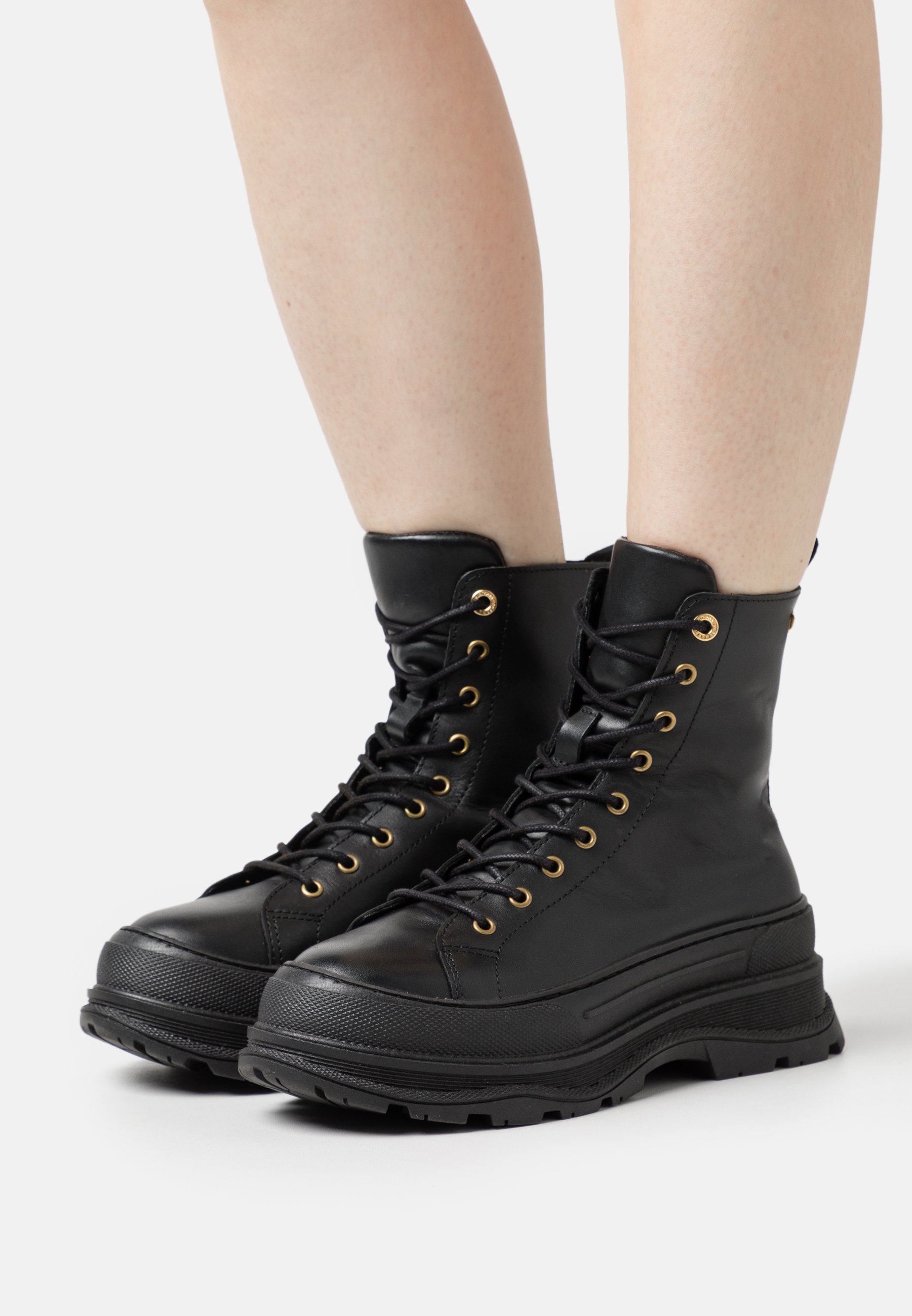 NAPIER - Lace-up ankle boots