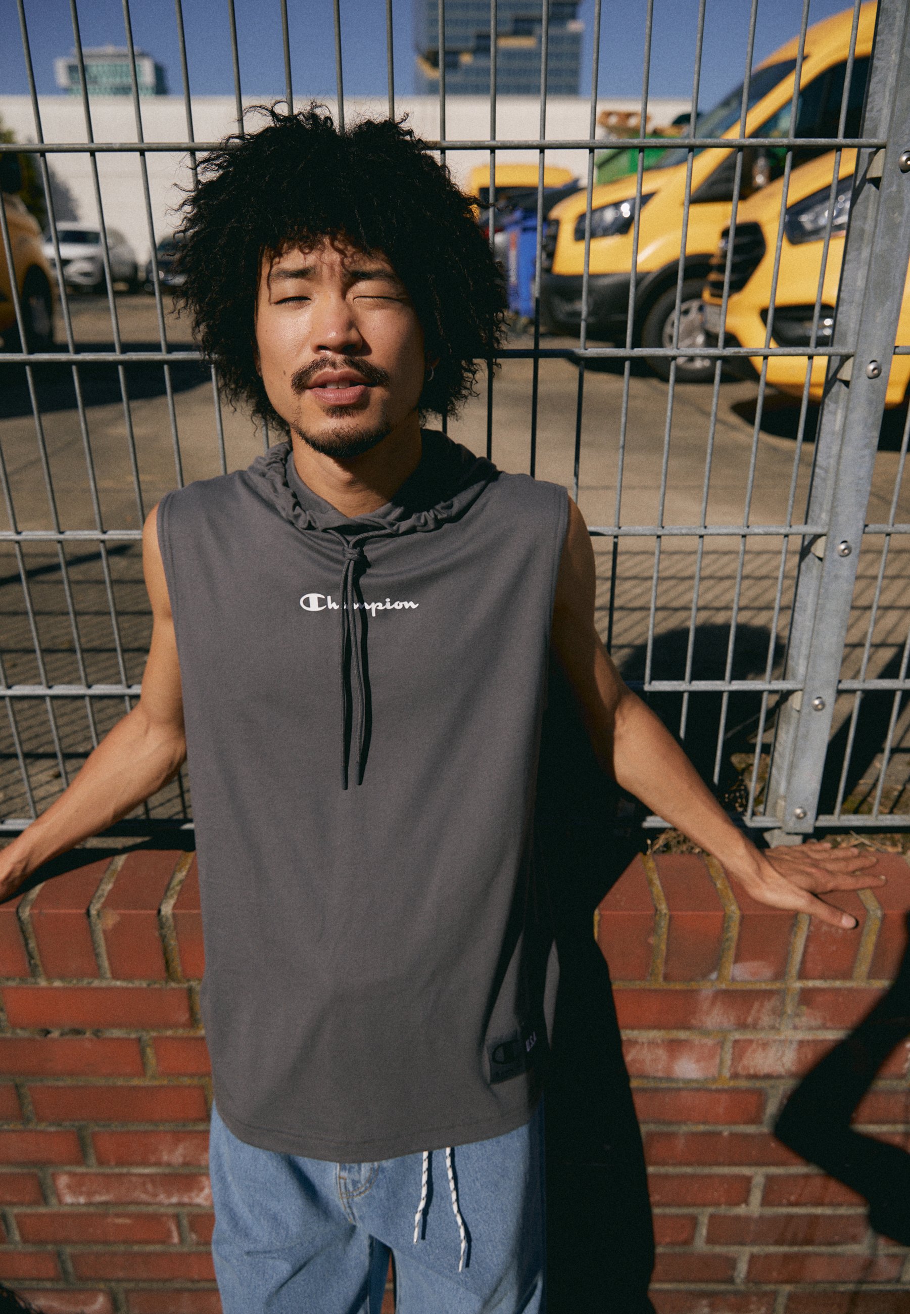 HOODED SHORT SLEEVE - Top