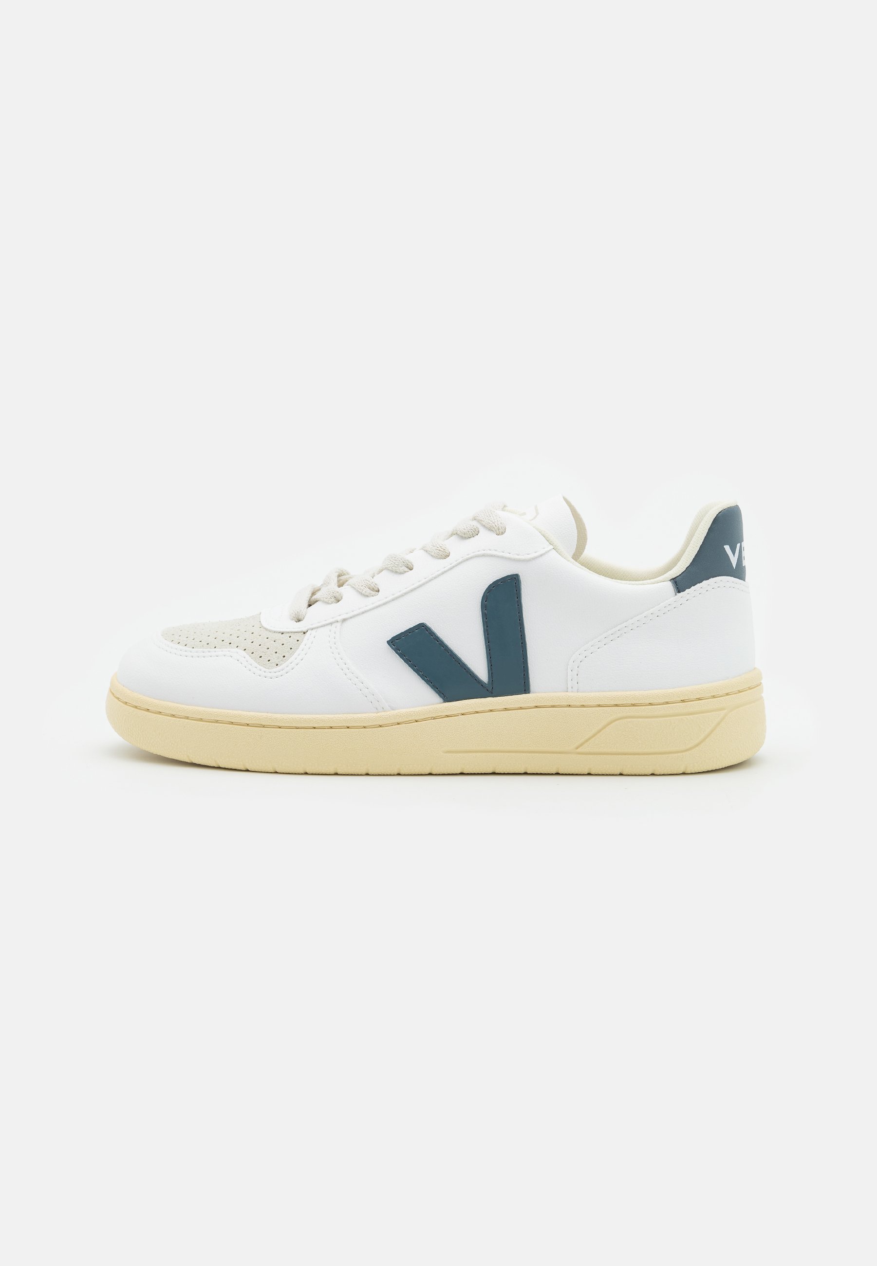 V-10 - Trainers
