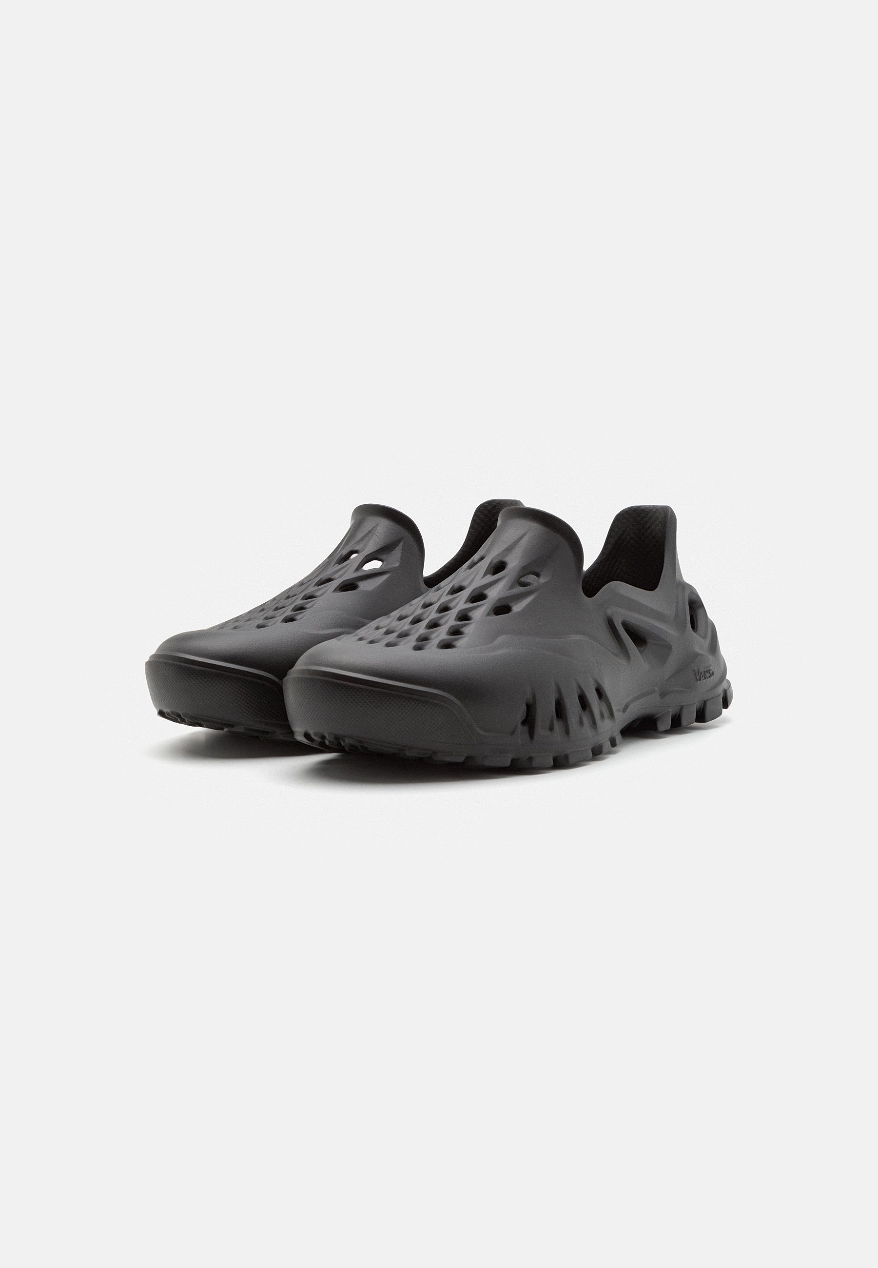 AMZN PACU - Slip-ons