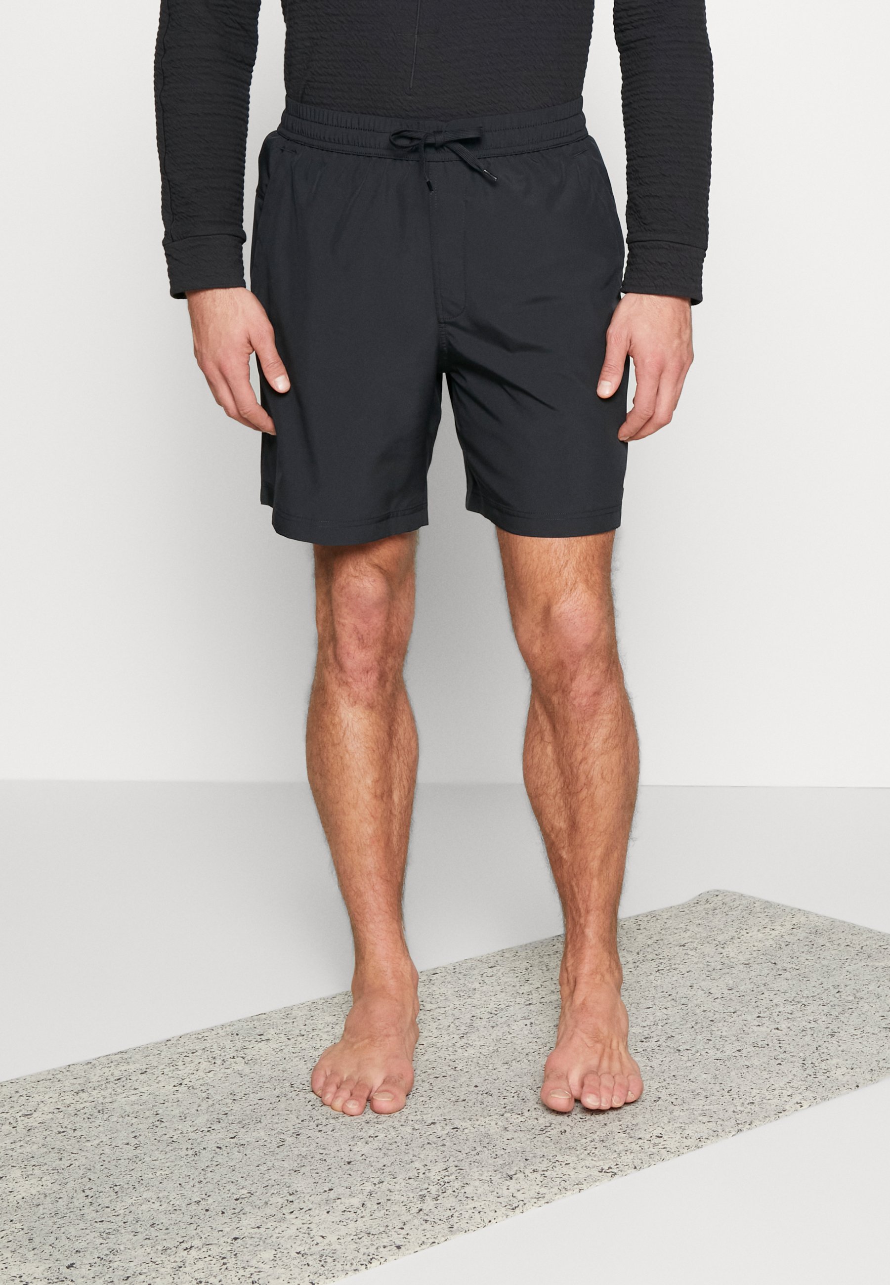 FORM SHORT - Sports shorts