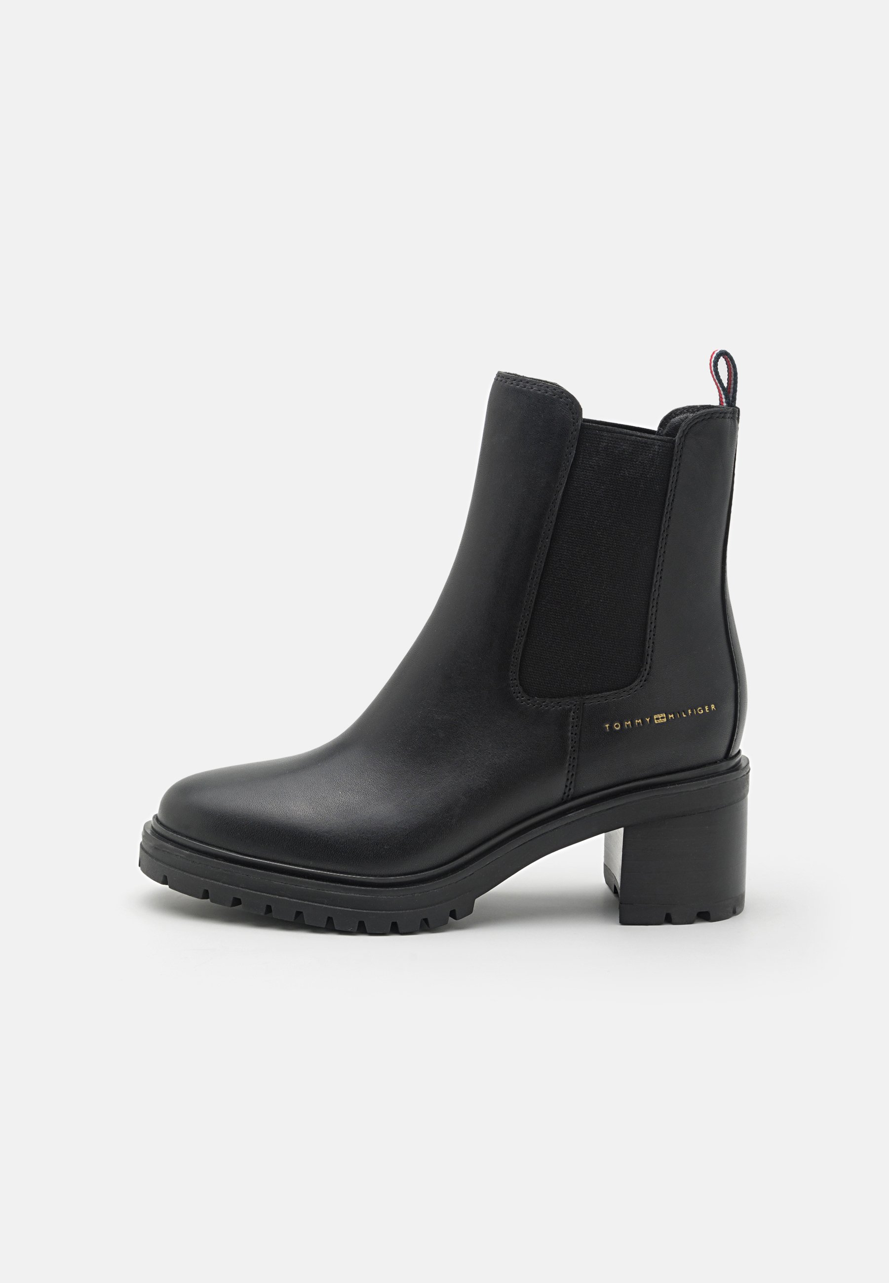 ESSENTIAL- Platform ankle boots
