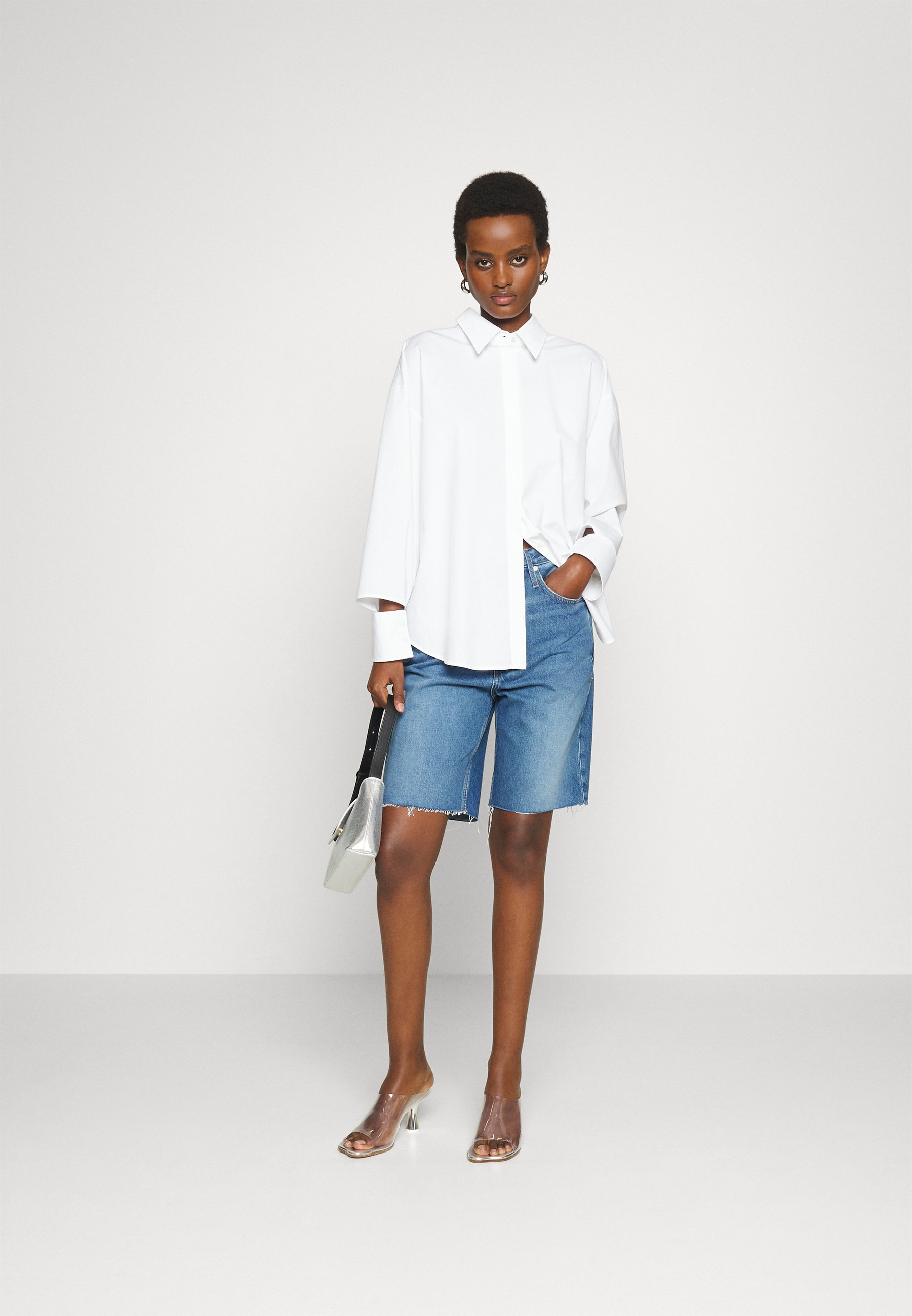 HIGH RISE RAW AFTER - Denim shorts
