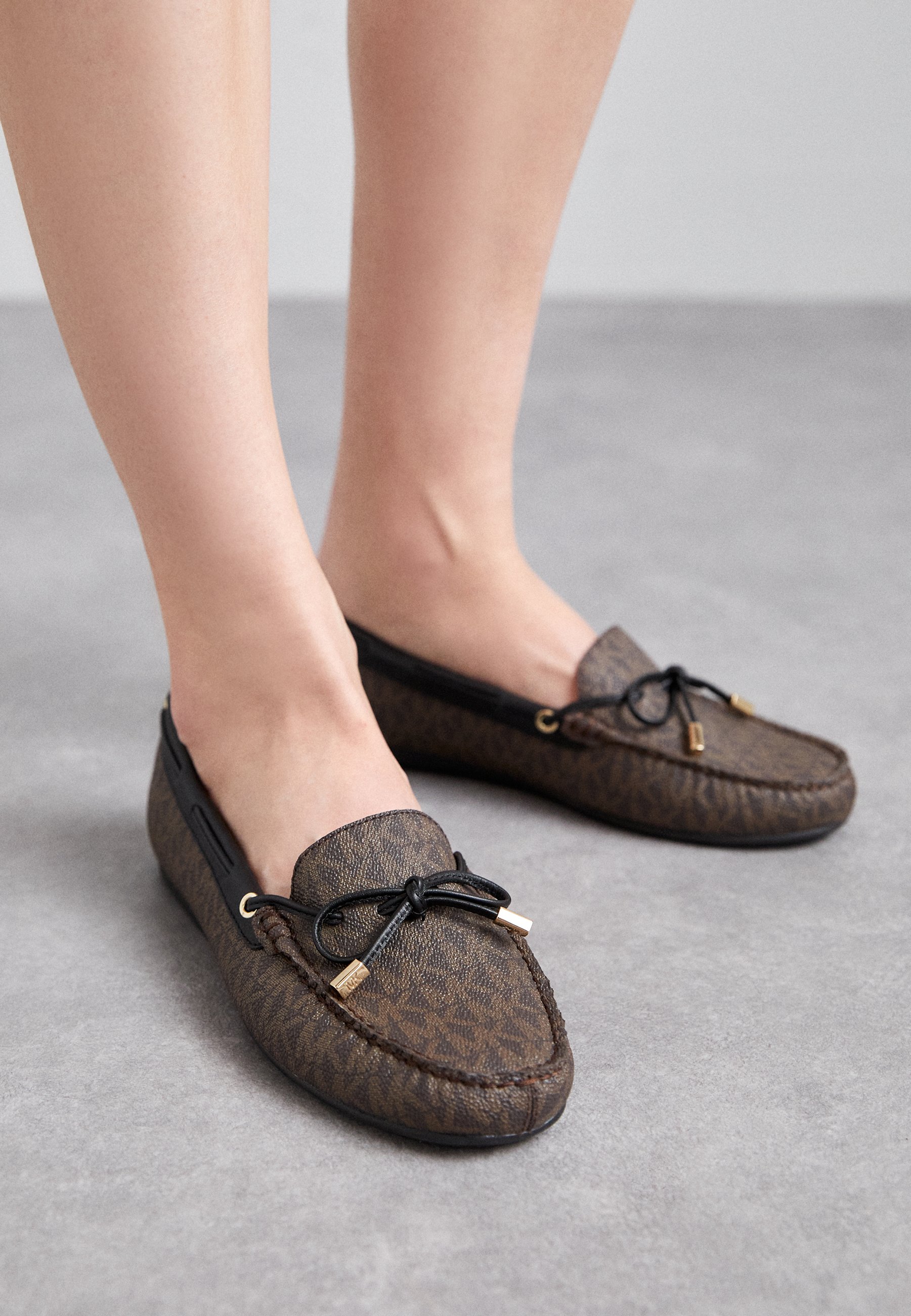 SUTTON- Moccasins