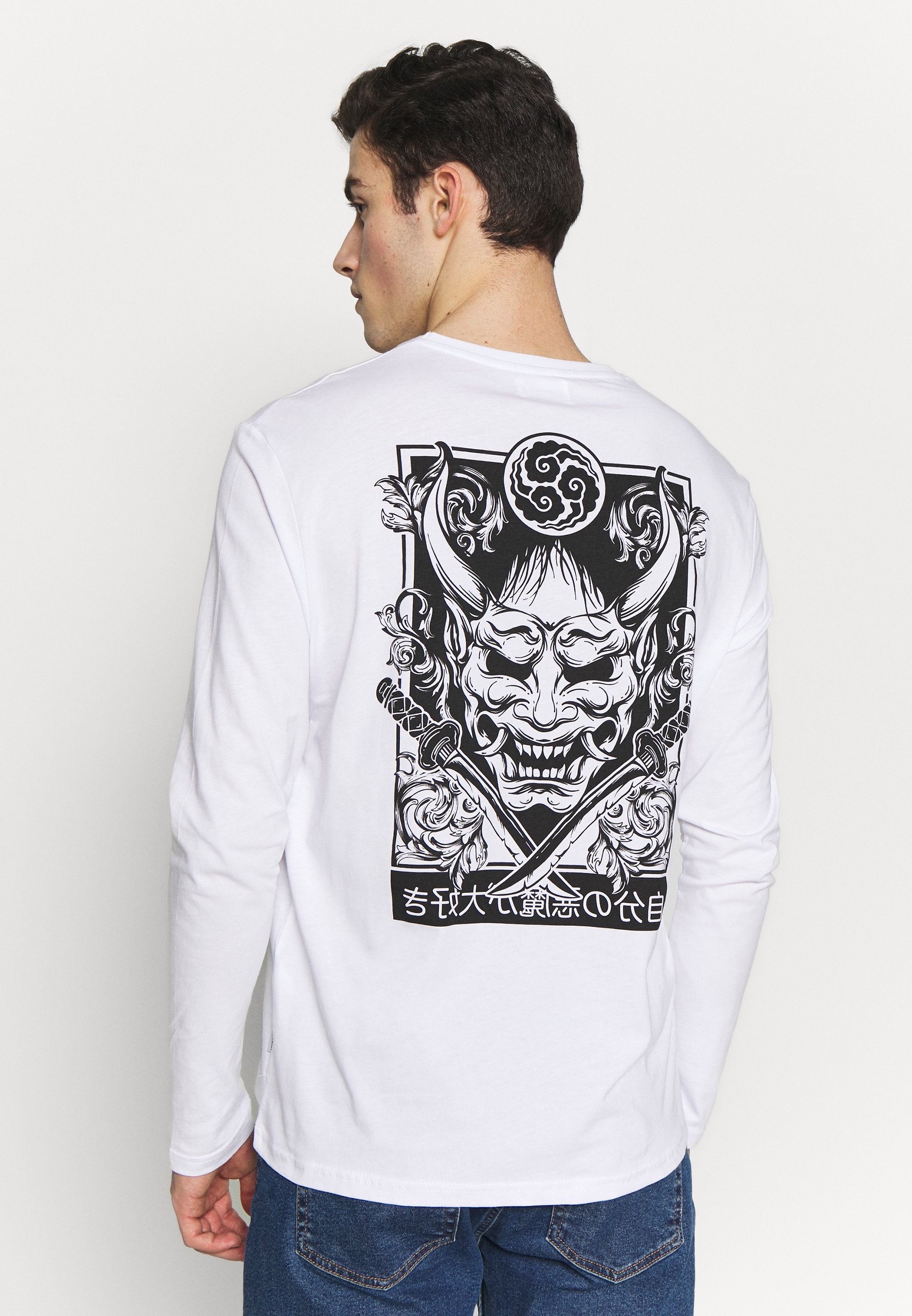 Long sleeved top