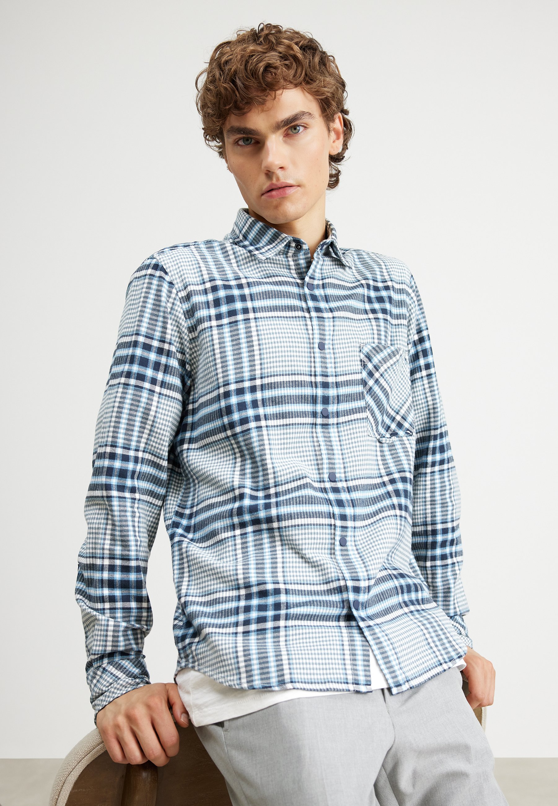 RIOU - Shirt