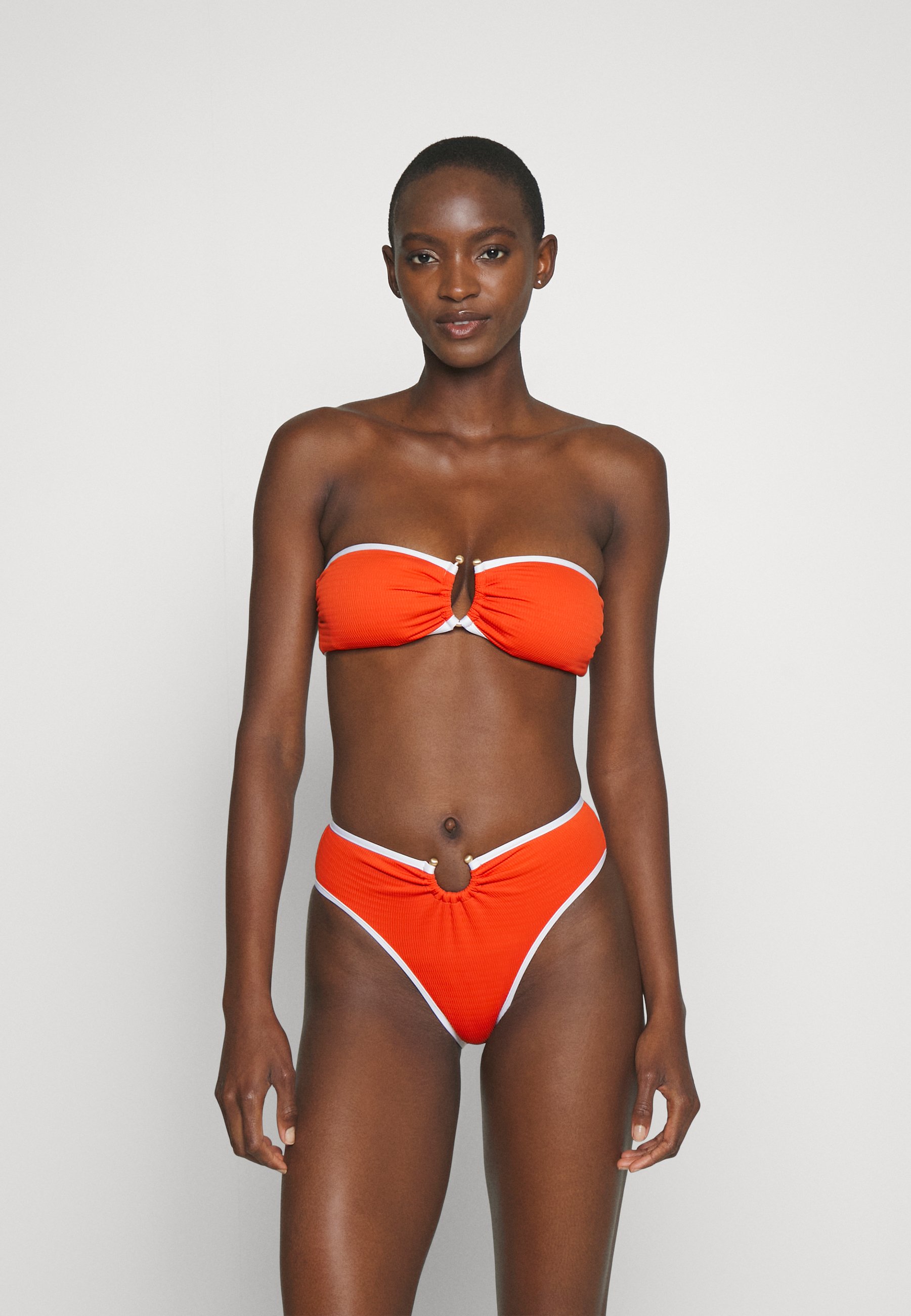 BEACH BOUND RING FRONT BANDEAU - Bikini top