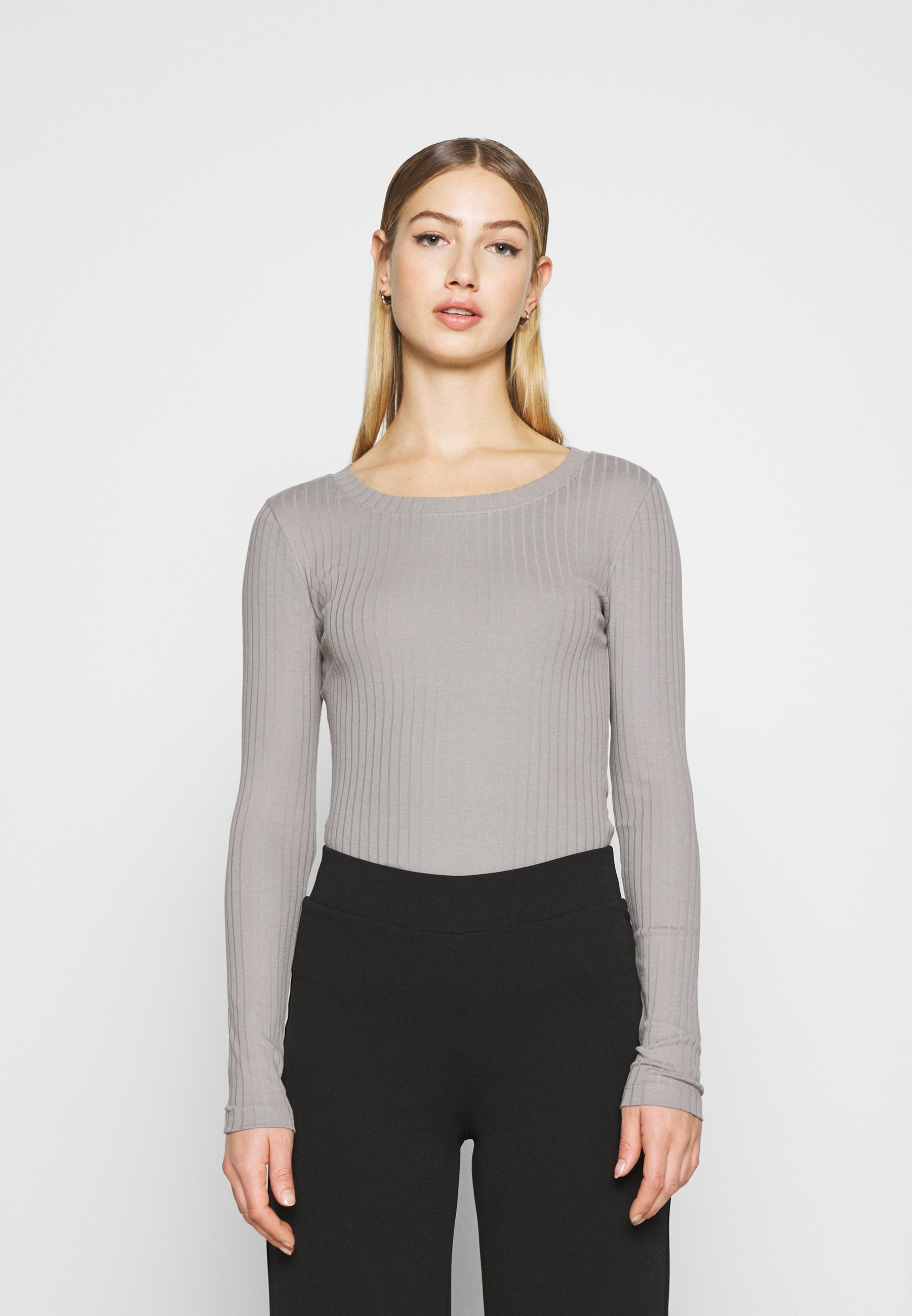 Long sleeved top