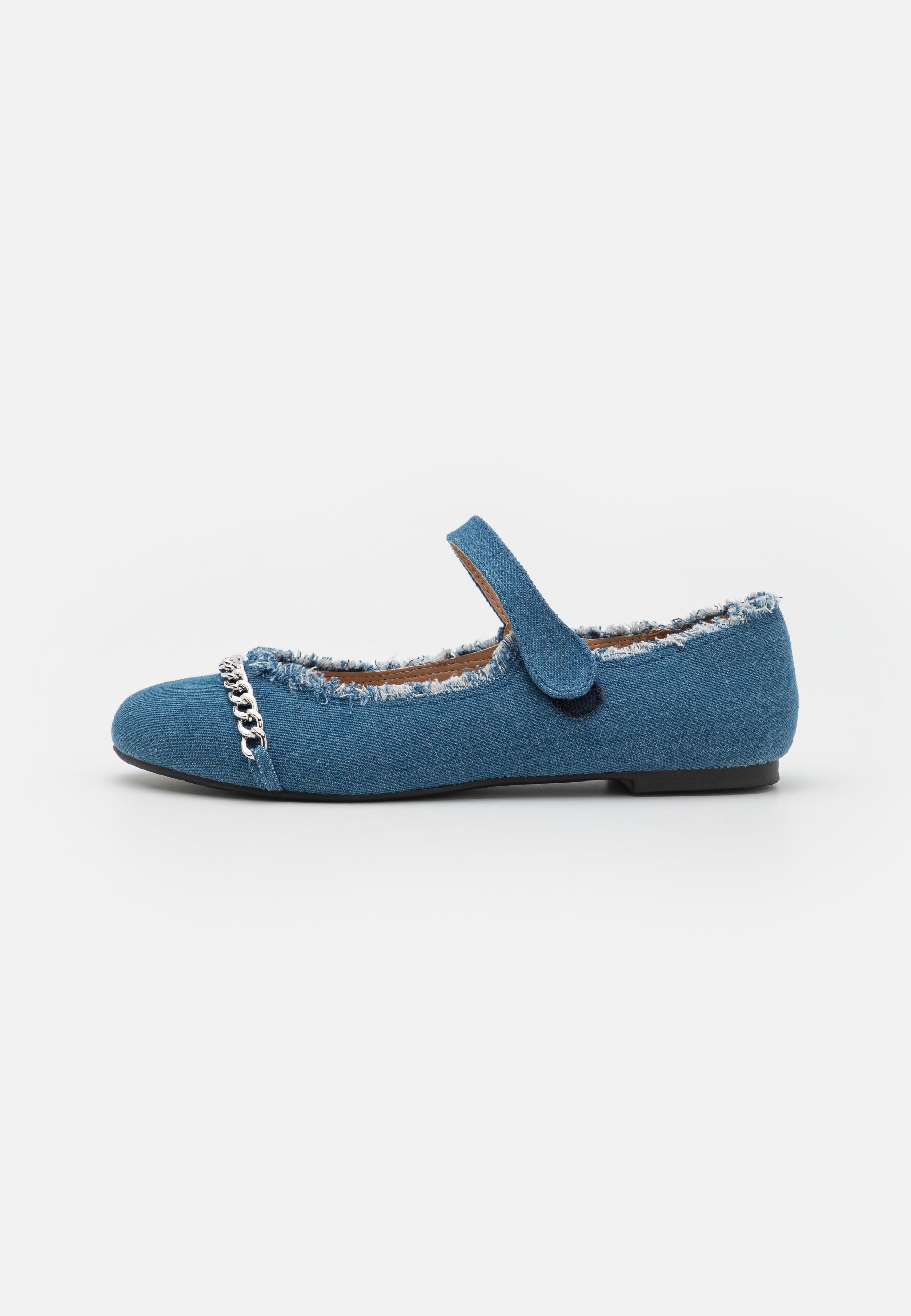 Ankle strap ballet pumps