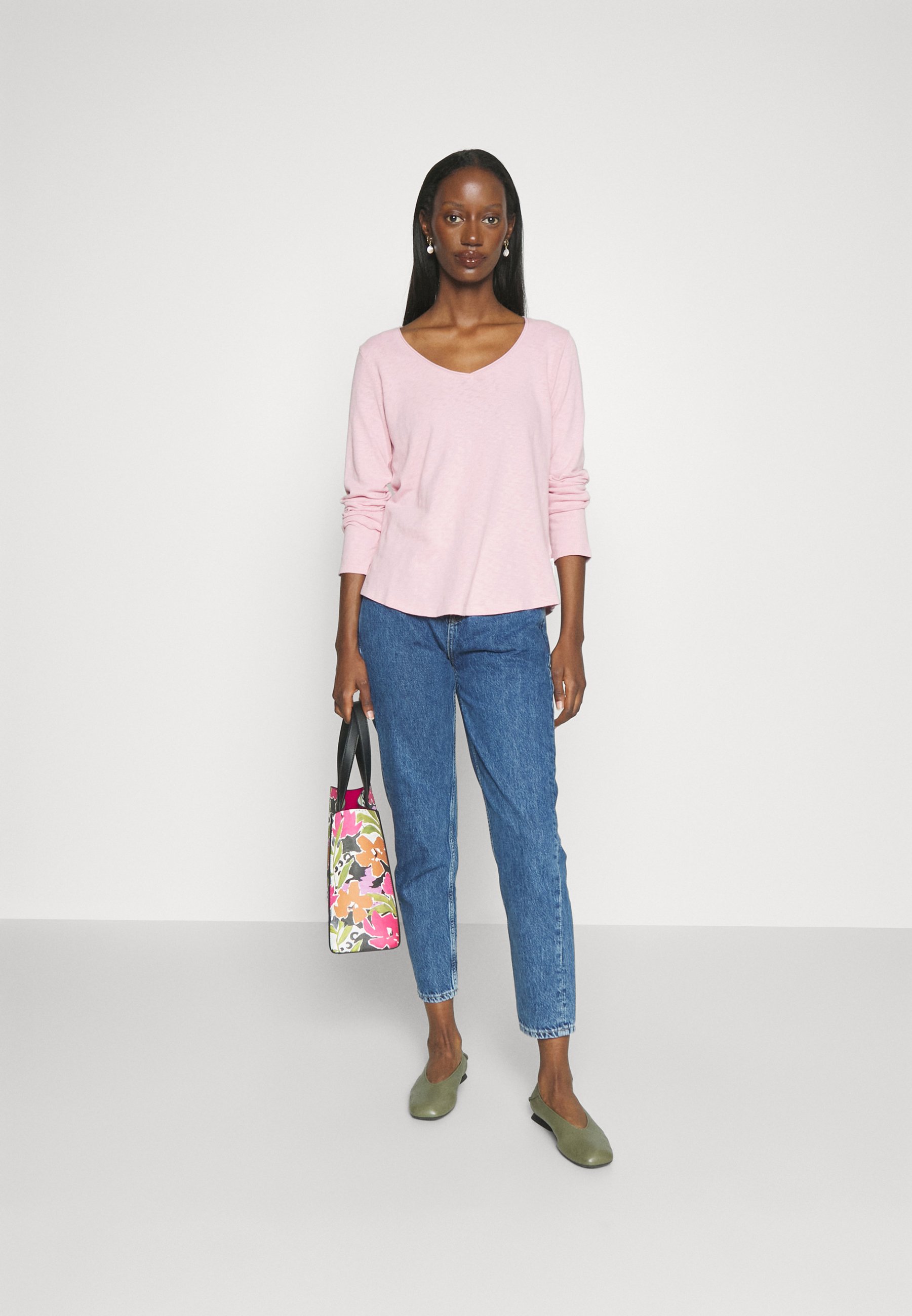 V-NECK REGULAR FIT CIRCULARITY - Long sleeved top