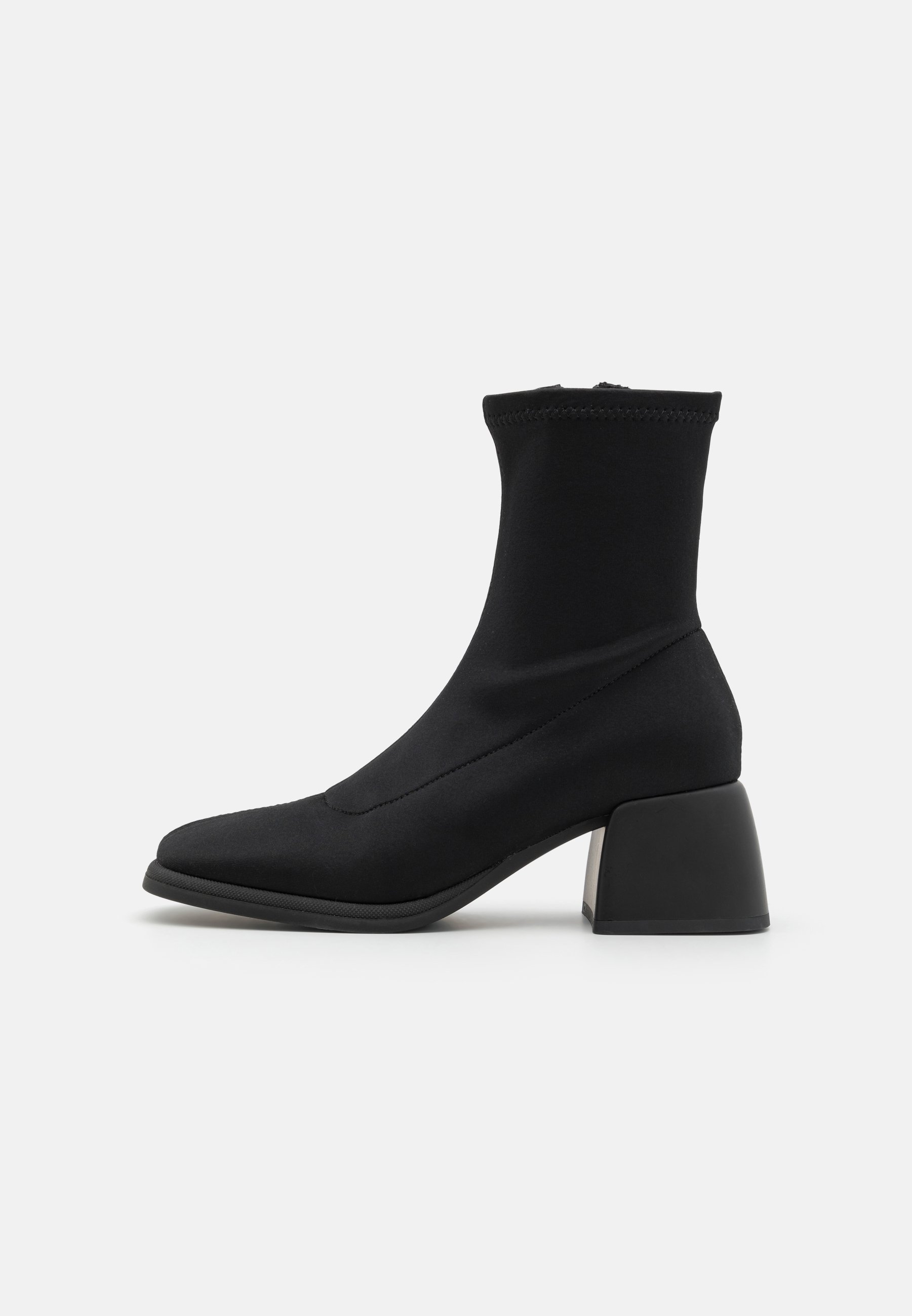 LEATHER- Classic ankle boots