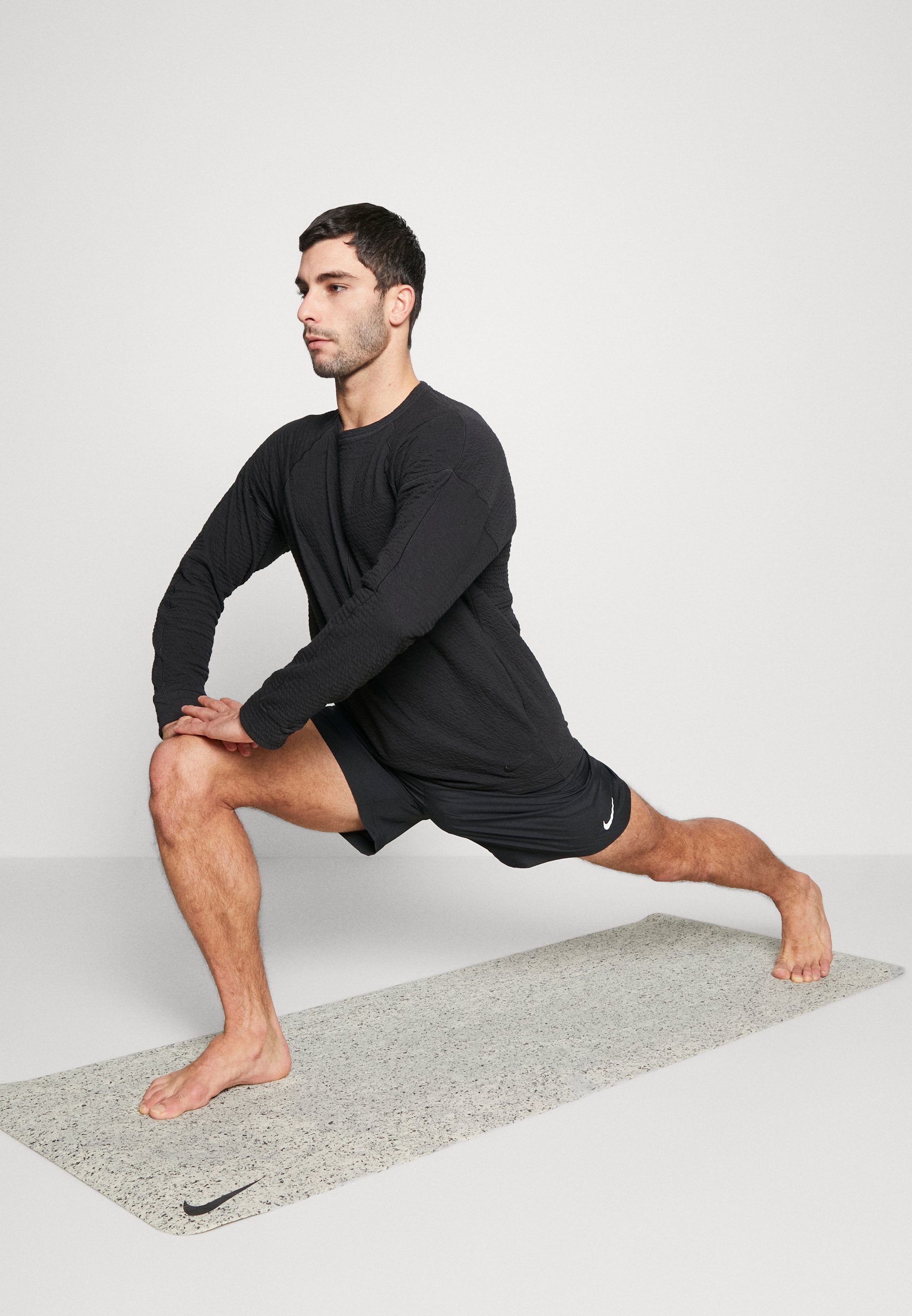 FORM SHORT - Sports shorts
