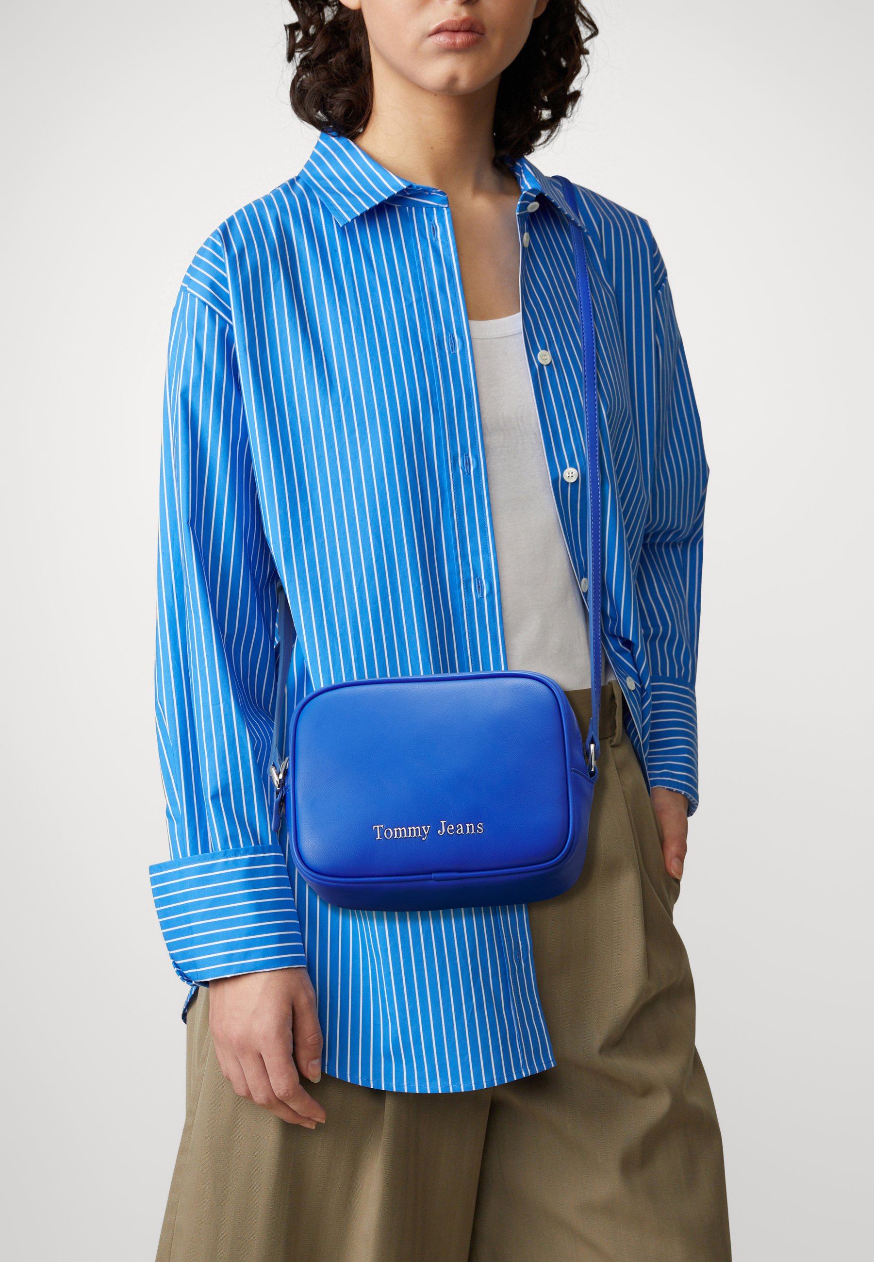 MUST CAMERA BAG - Across body bag