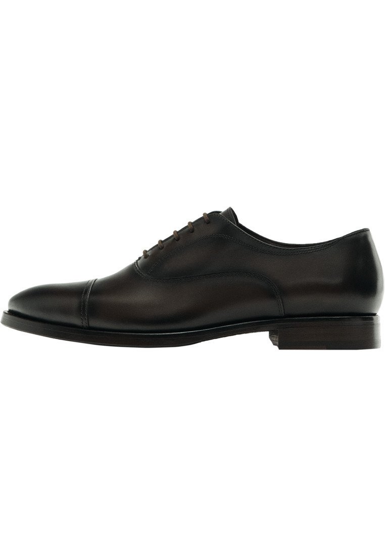 Smart lace-ups