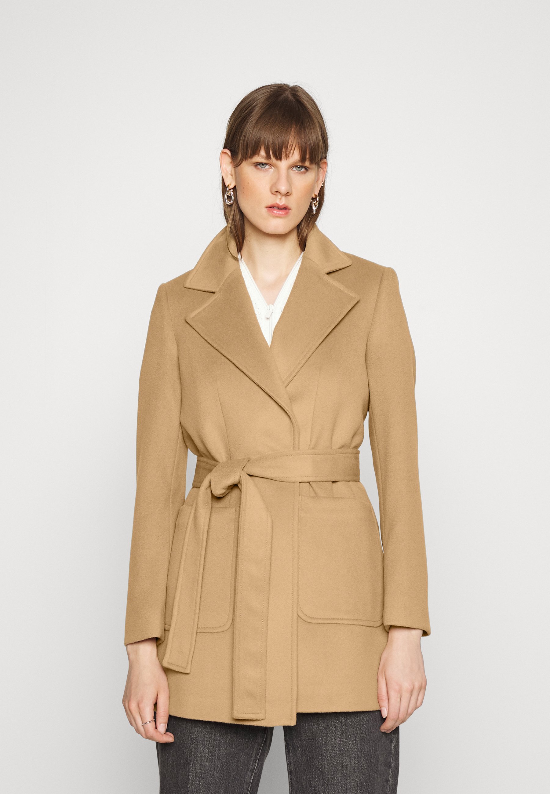 SHORTRUN - Short coat