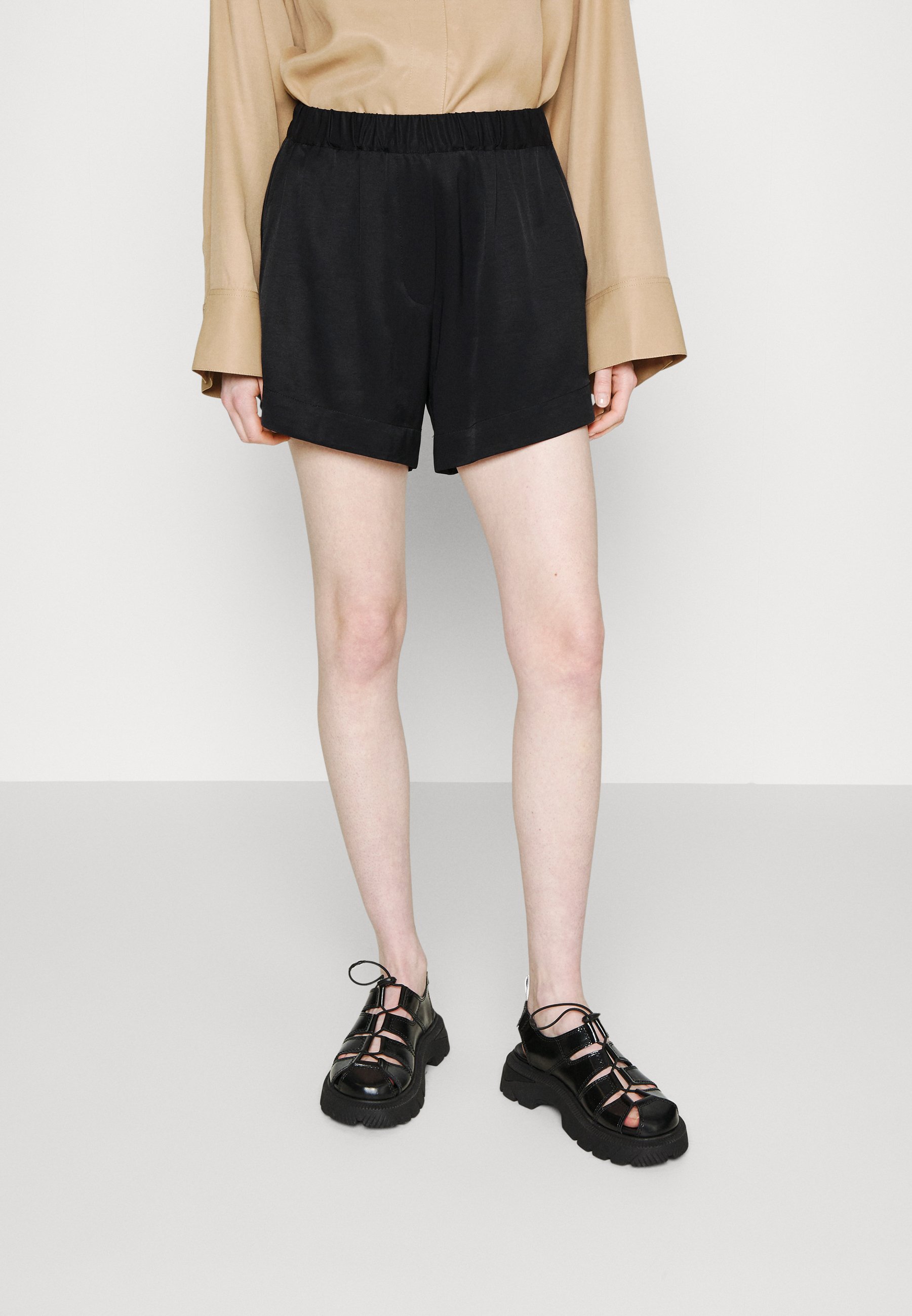 REAL - Shorts