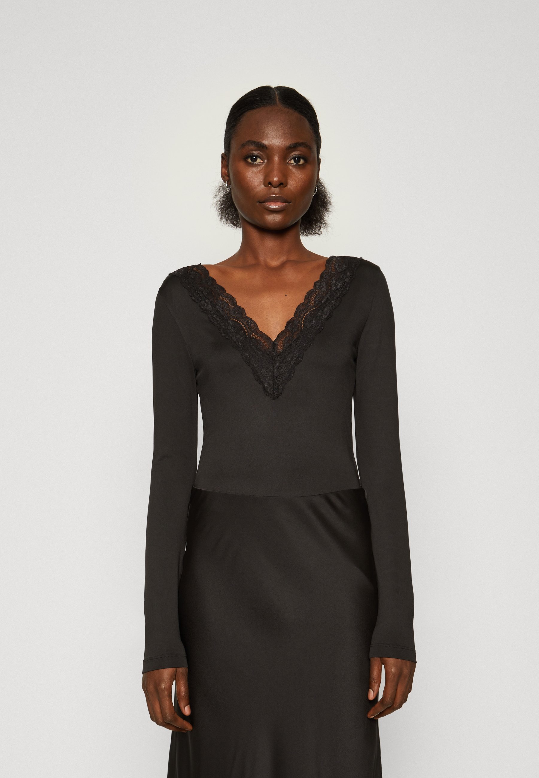 Long sleeved top