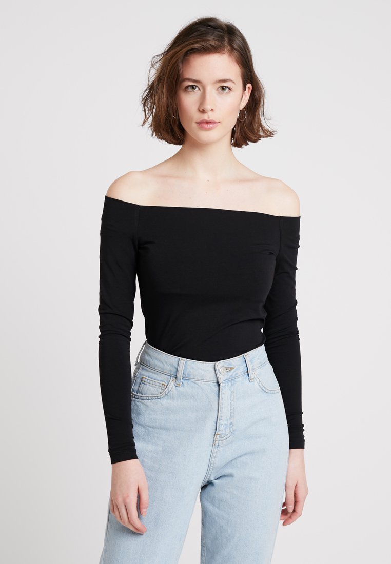 Long sleeved top