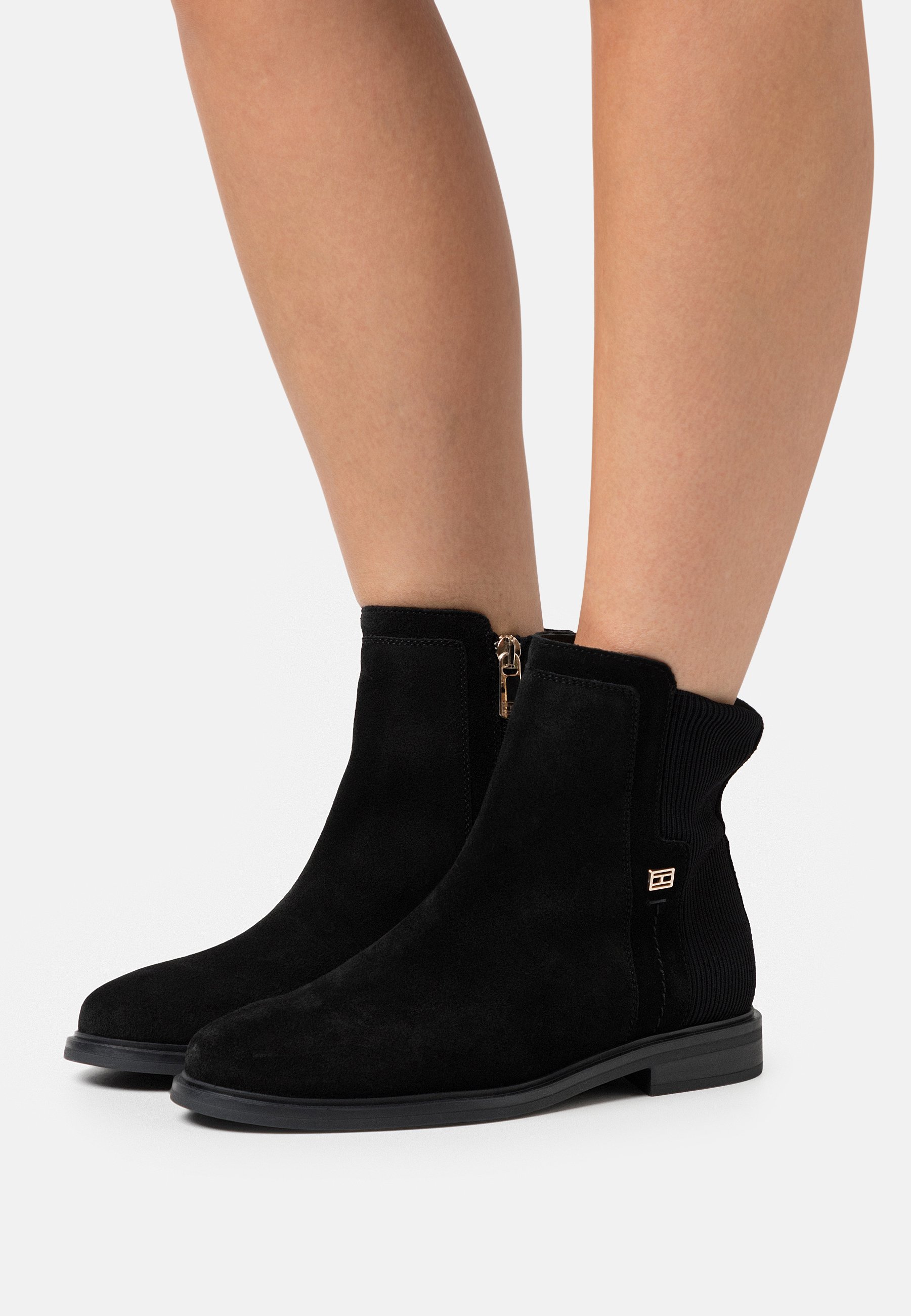 ESSENTIALS BOOT - Classic ankle boots