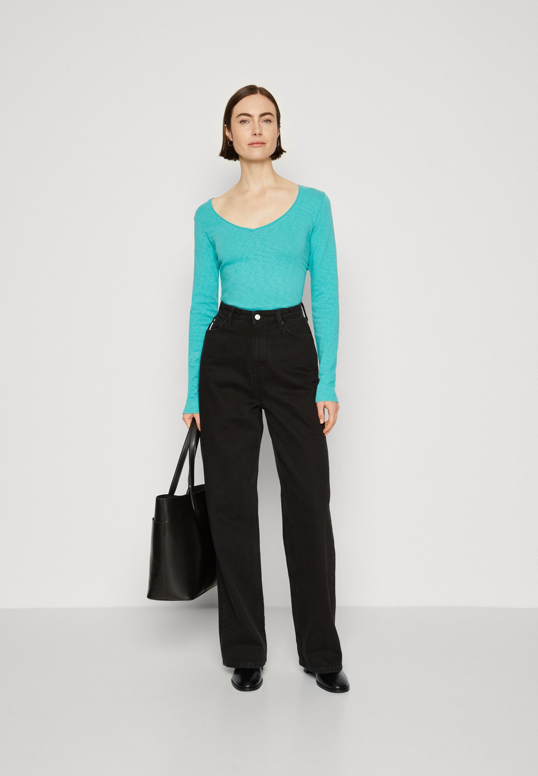 LONGSLEEVE V NECK REGULAR FIT - Long sleeved top
