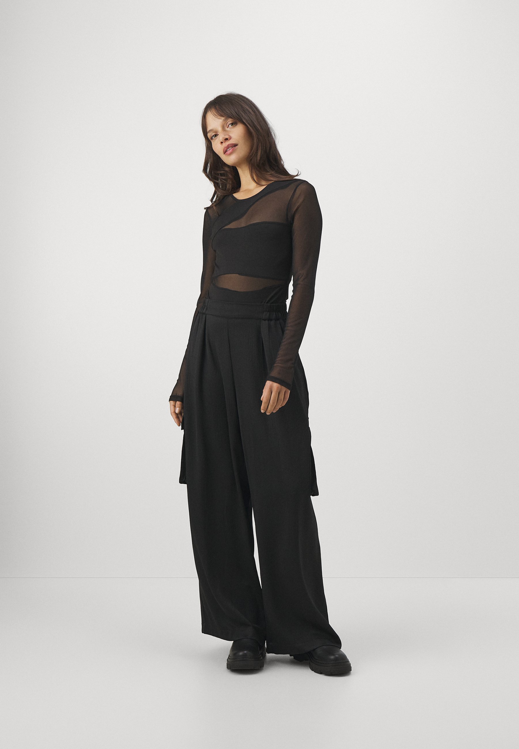 Long sleeved top
