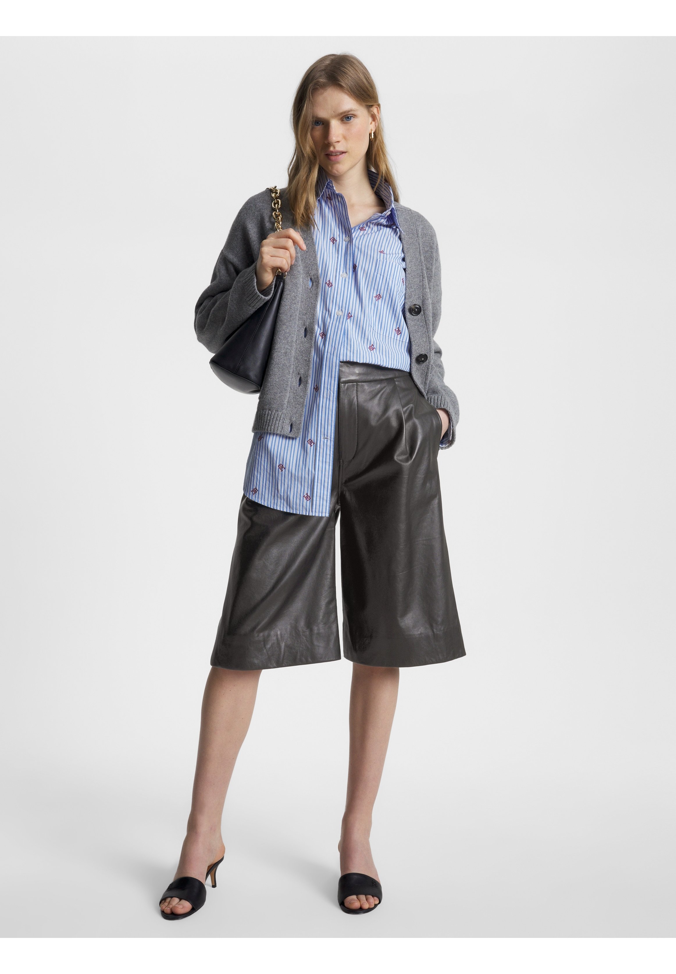 BERMUDA SHORT - Shorts