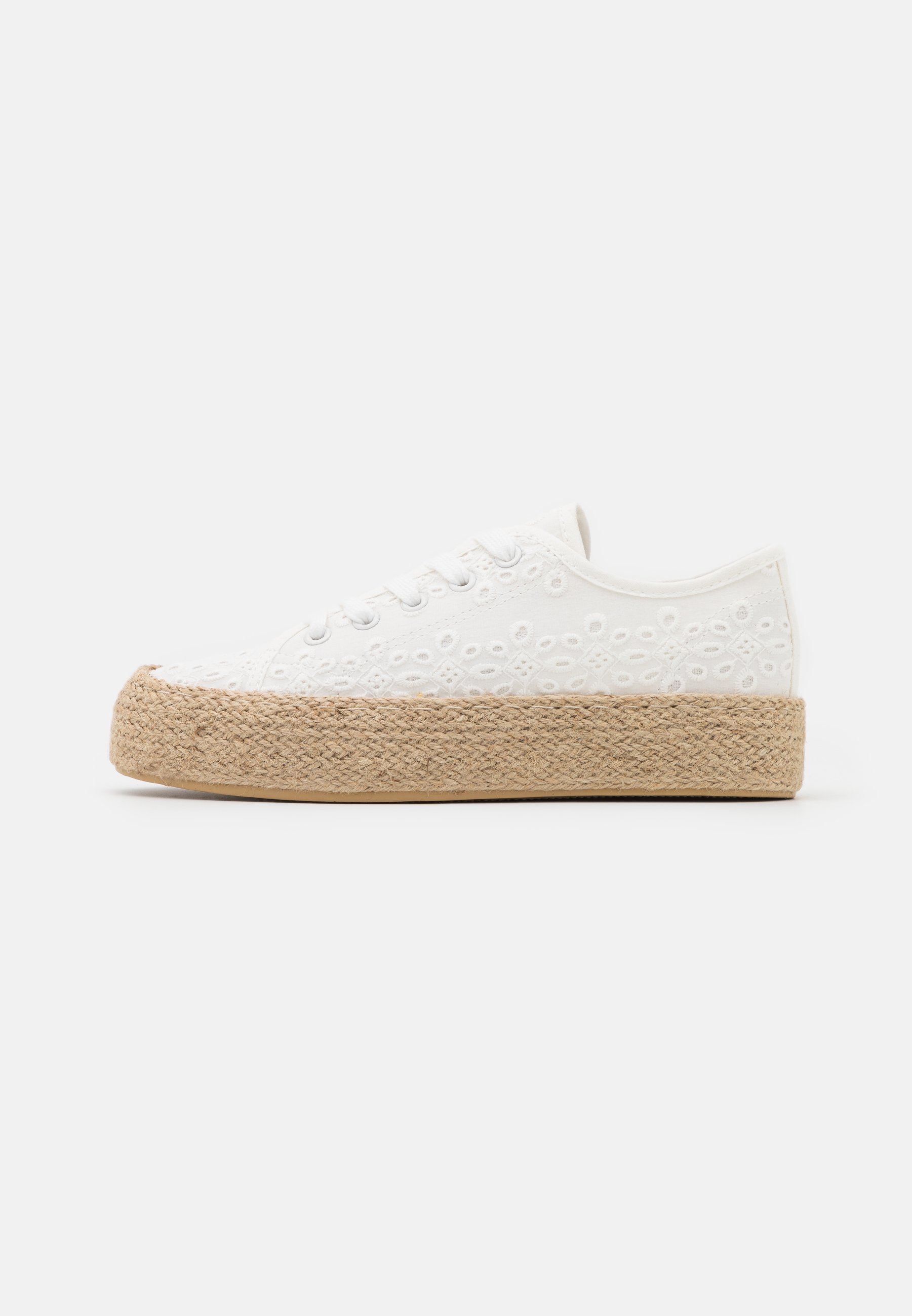 Casual lace-ups