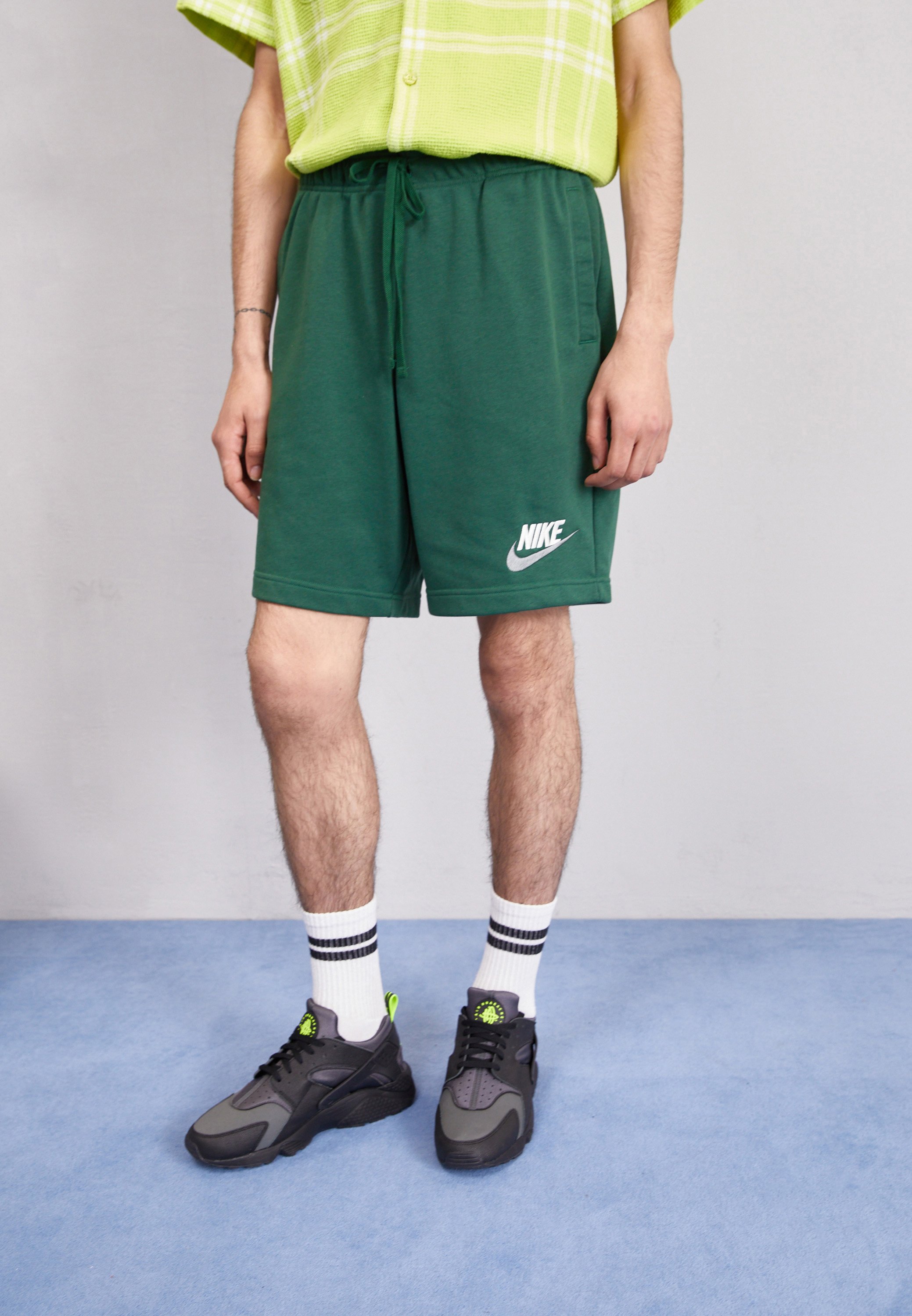 M NK CLUBFT SHORT LBR - Tracksuit bottoms