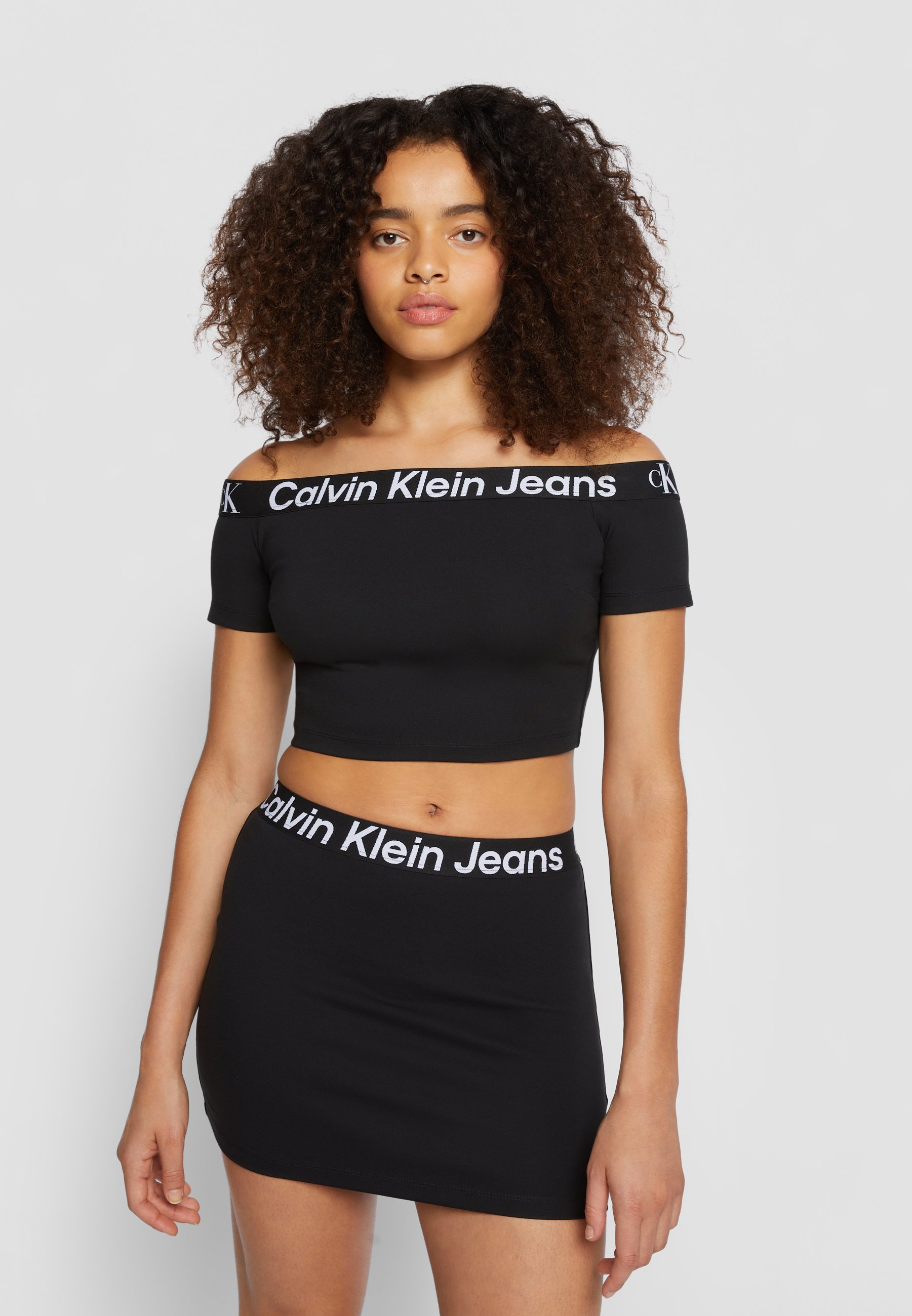 EXCLUSIVE LOGO TAPE MILANO BARDOT TOP - Print T-shirt
