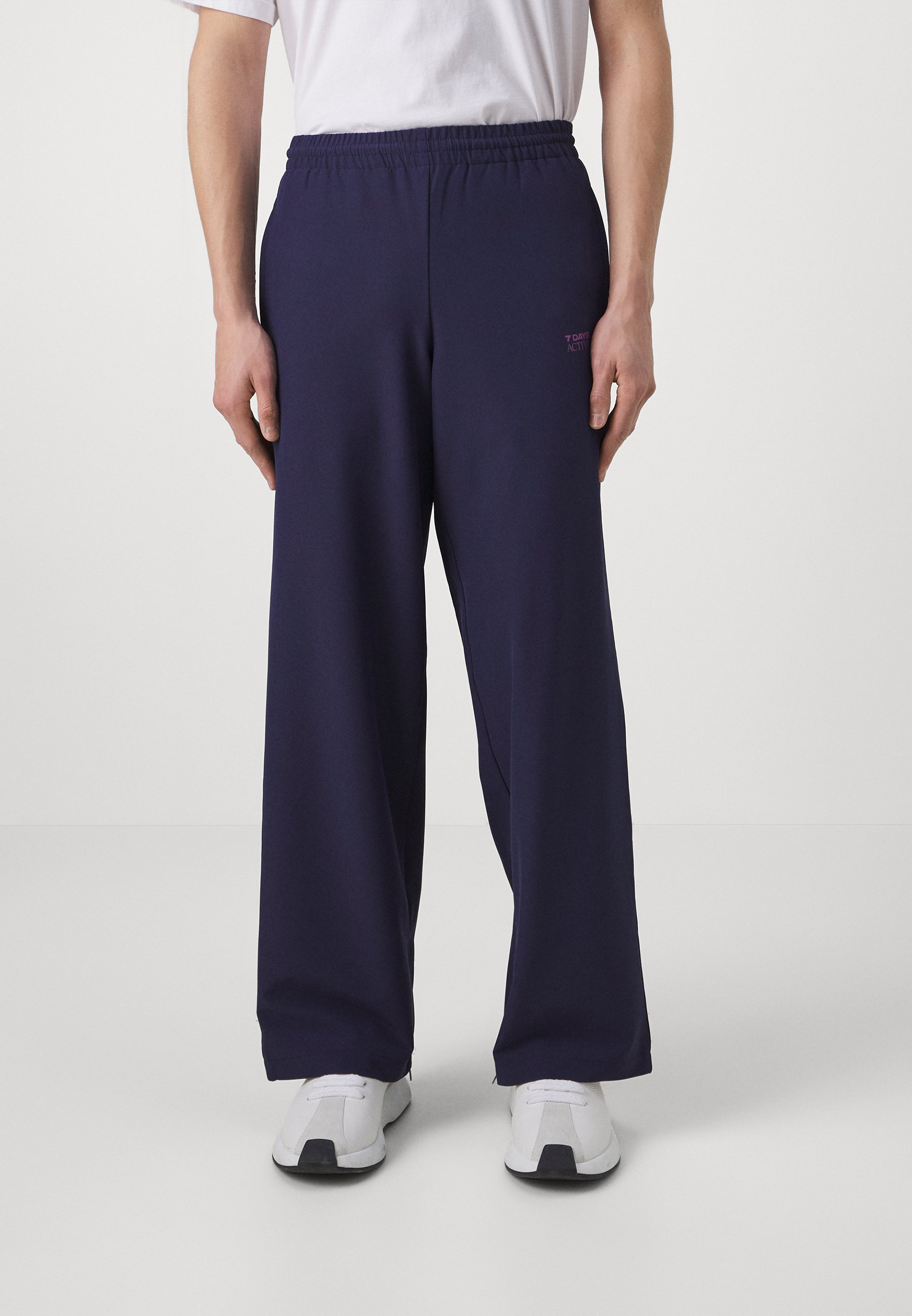 TECH LOUNGE PANTS UNISEX - Tracksuit bottoms