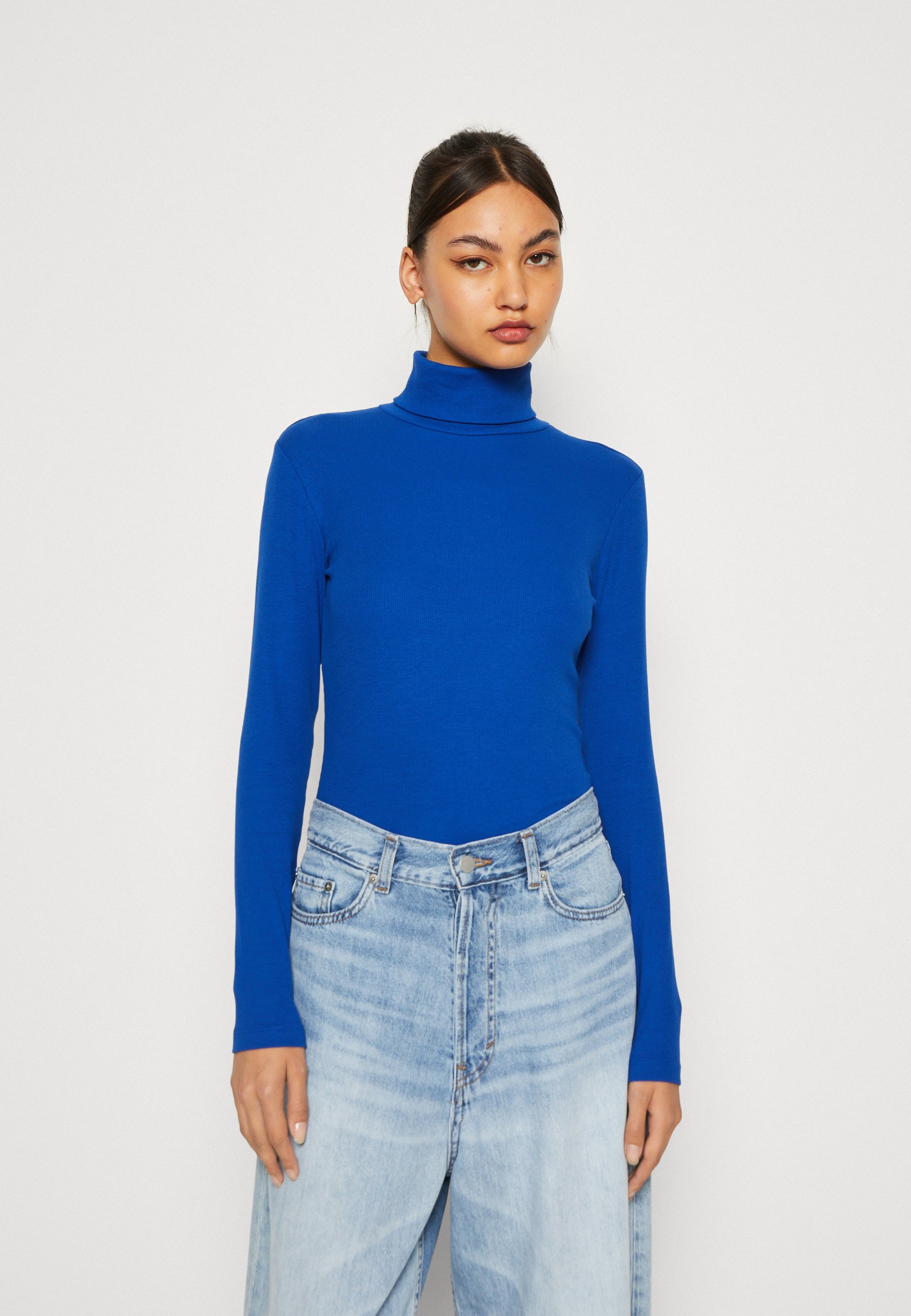 Long sleeved top
