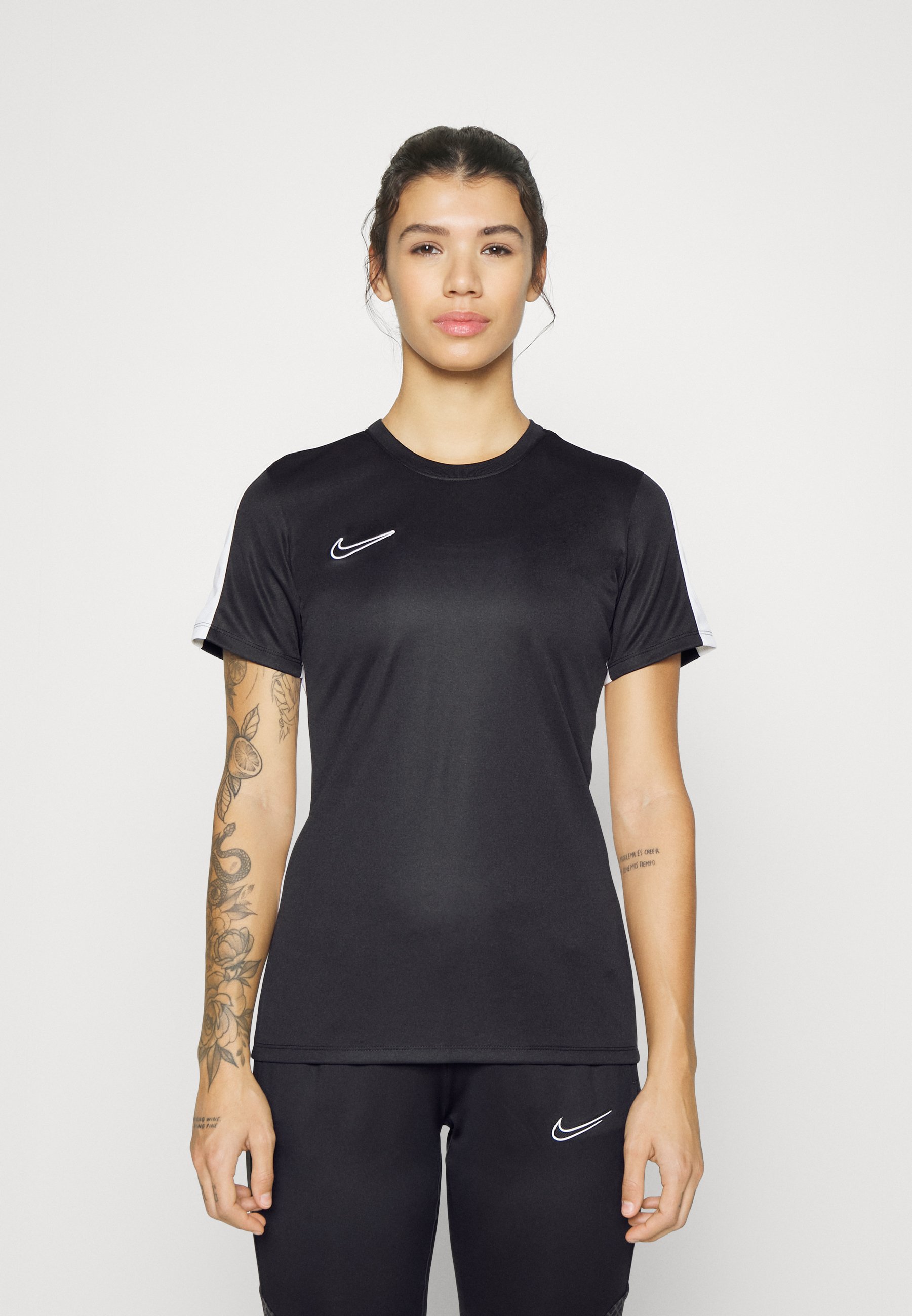 BRANDED - Sports T-shirt