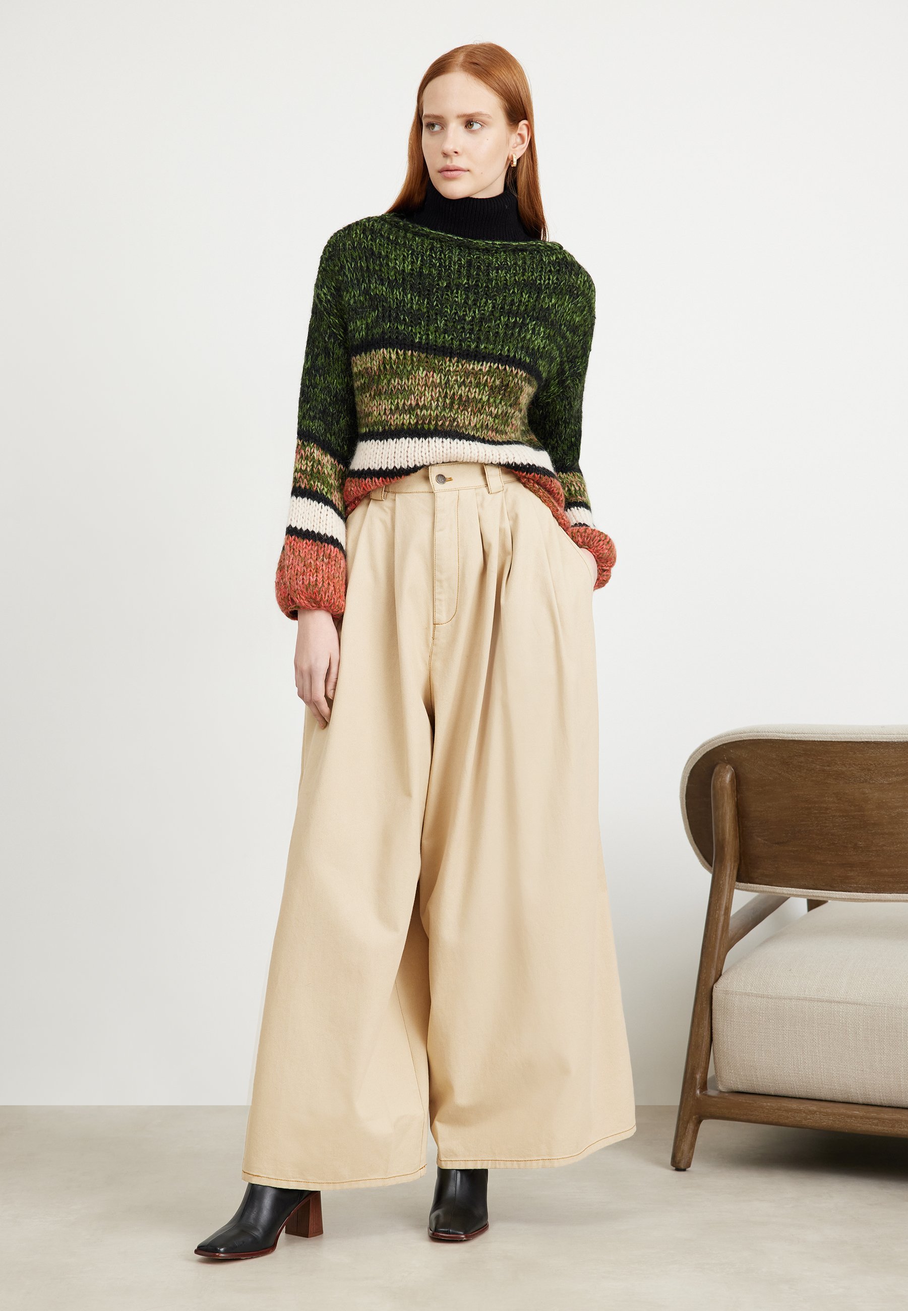 LOW HAISTED PLEATED PANTS - Trousers