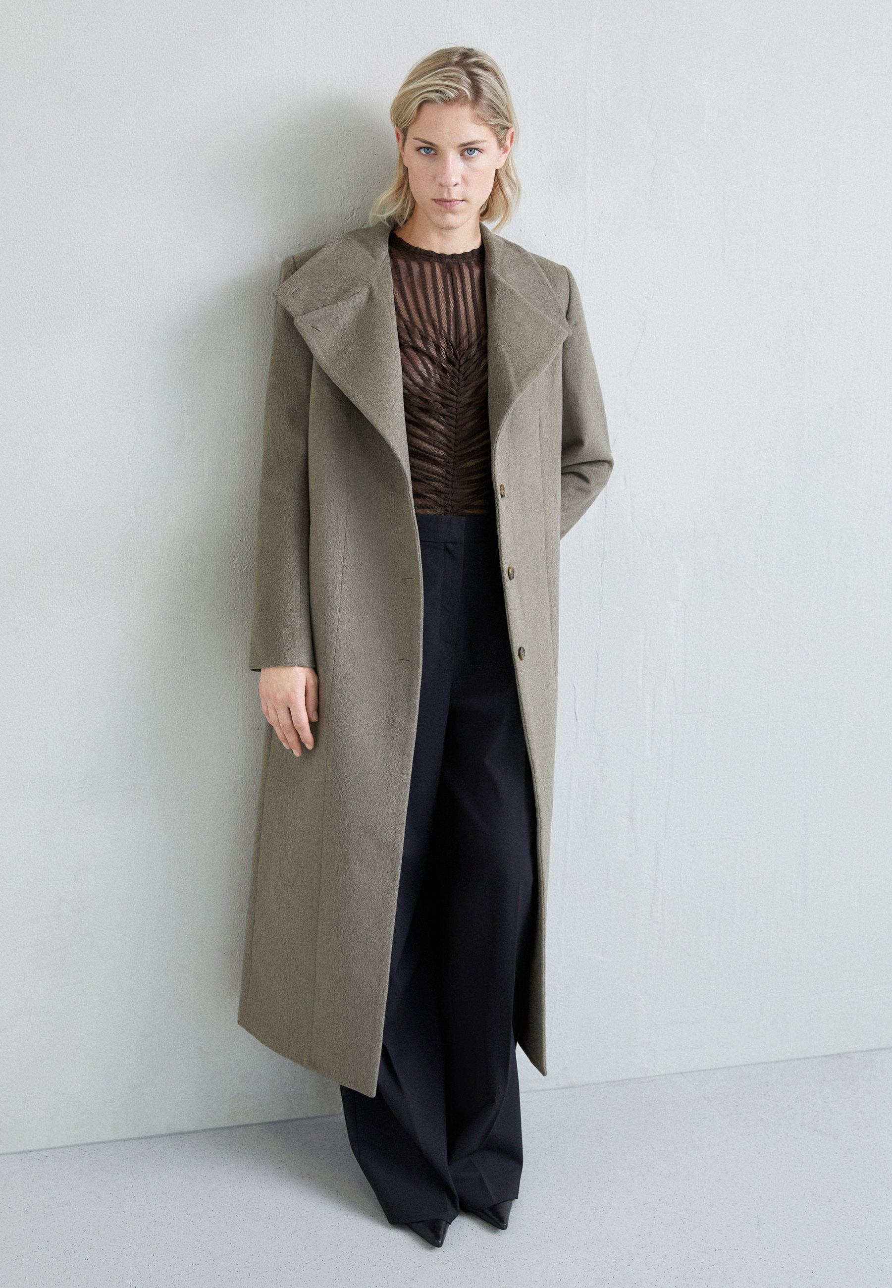DIAGONAL NECK MAXI COAT - Classic coat