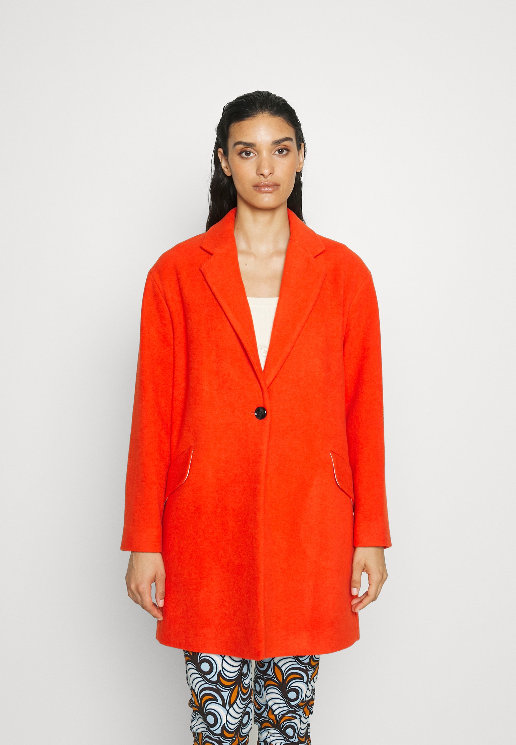 Short coat