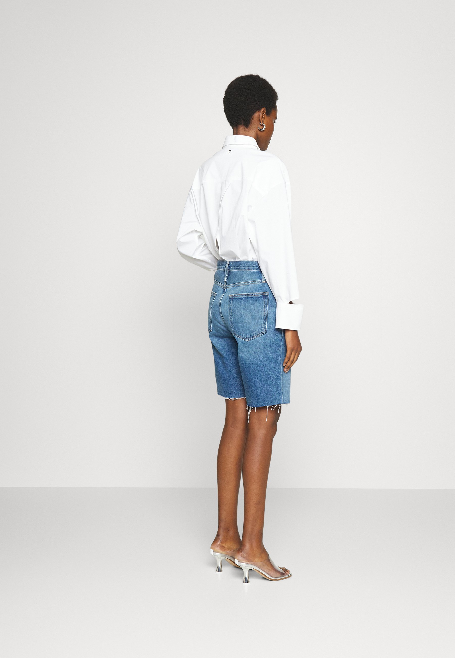 HIGH RISE RAW AFTER - Denim shorts
