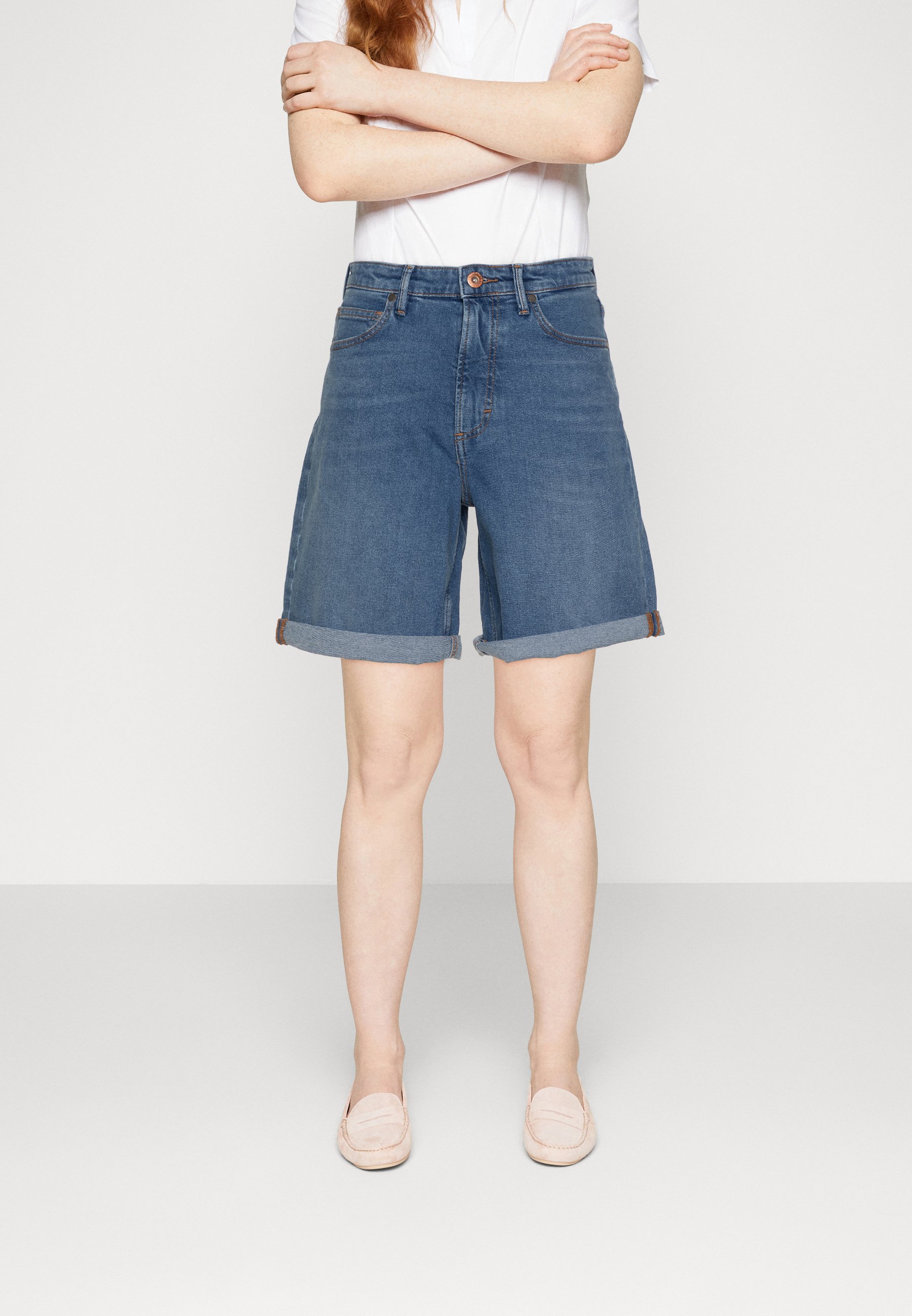 HIGH WAIST RELAXED FIT MID LENGTH TURN UP - Denim shorts