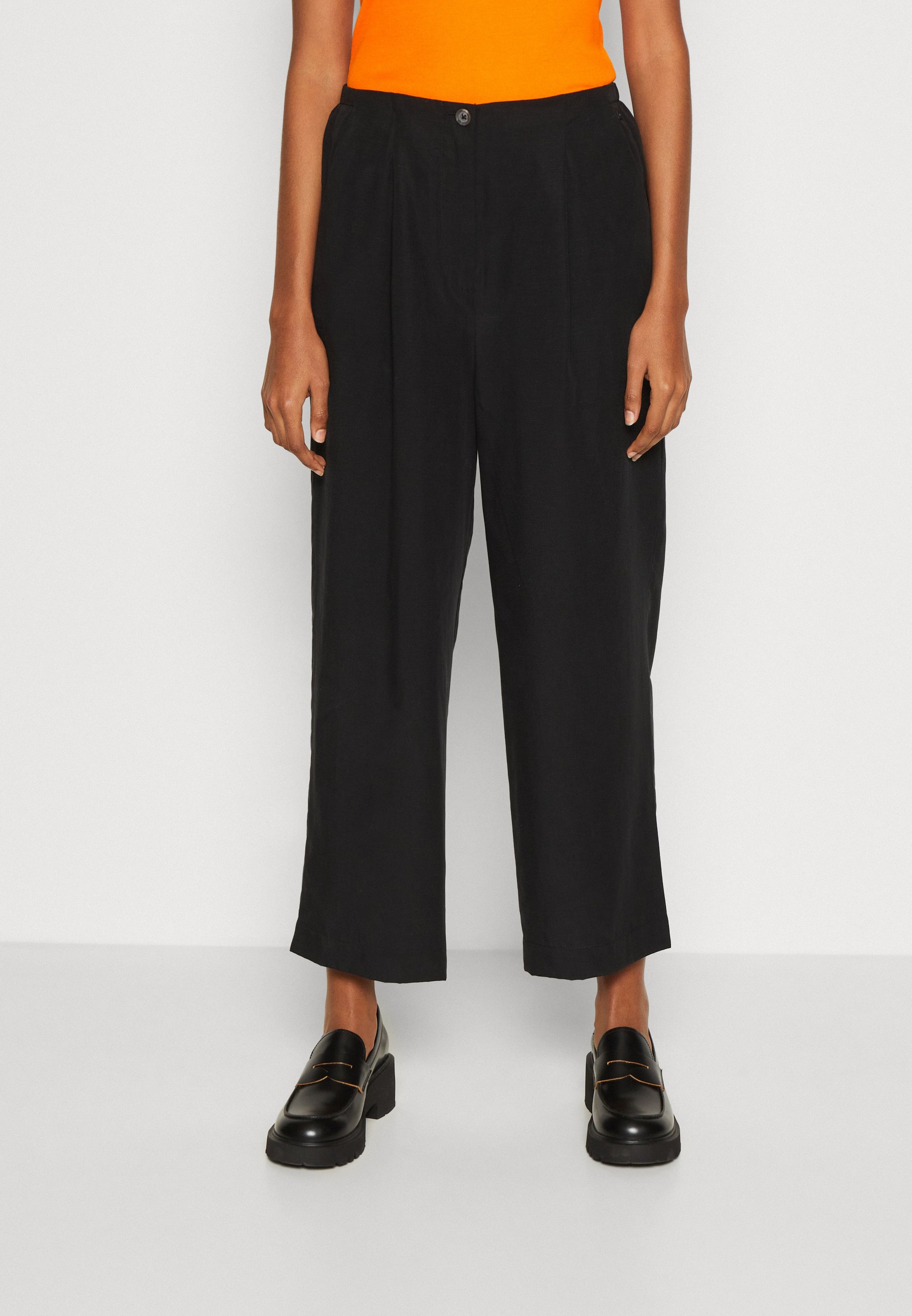 PANTS RELAXED LEG ELASTIC BACK WAIST PLEATS AT FRONT - Trousers