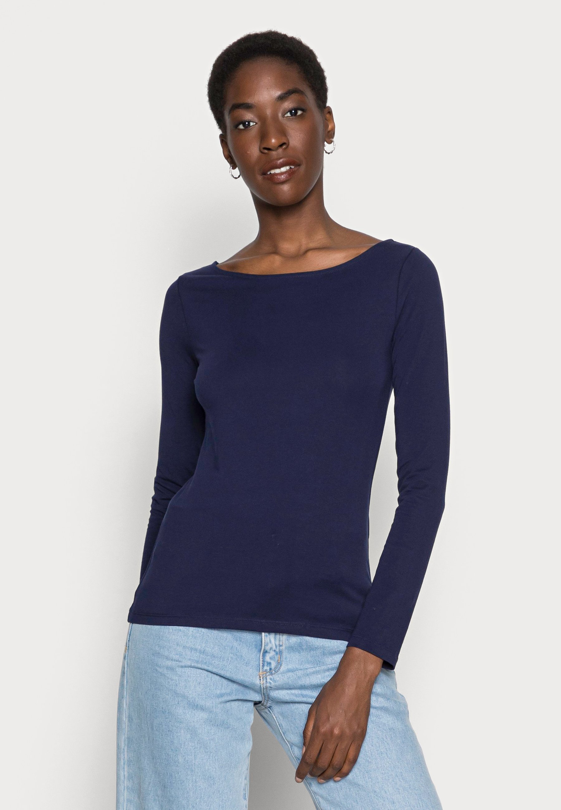 Long sleeved top
