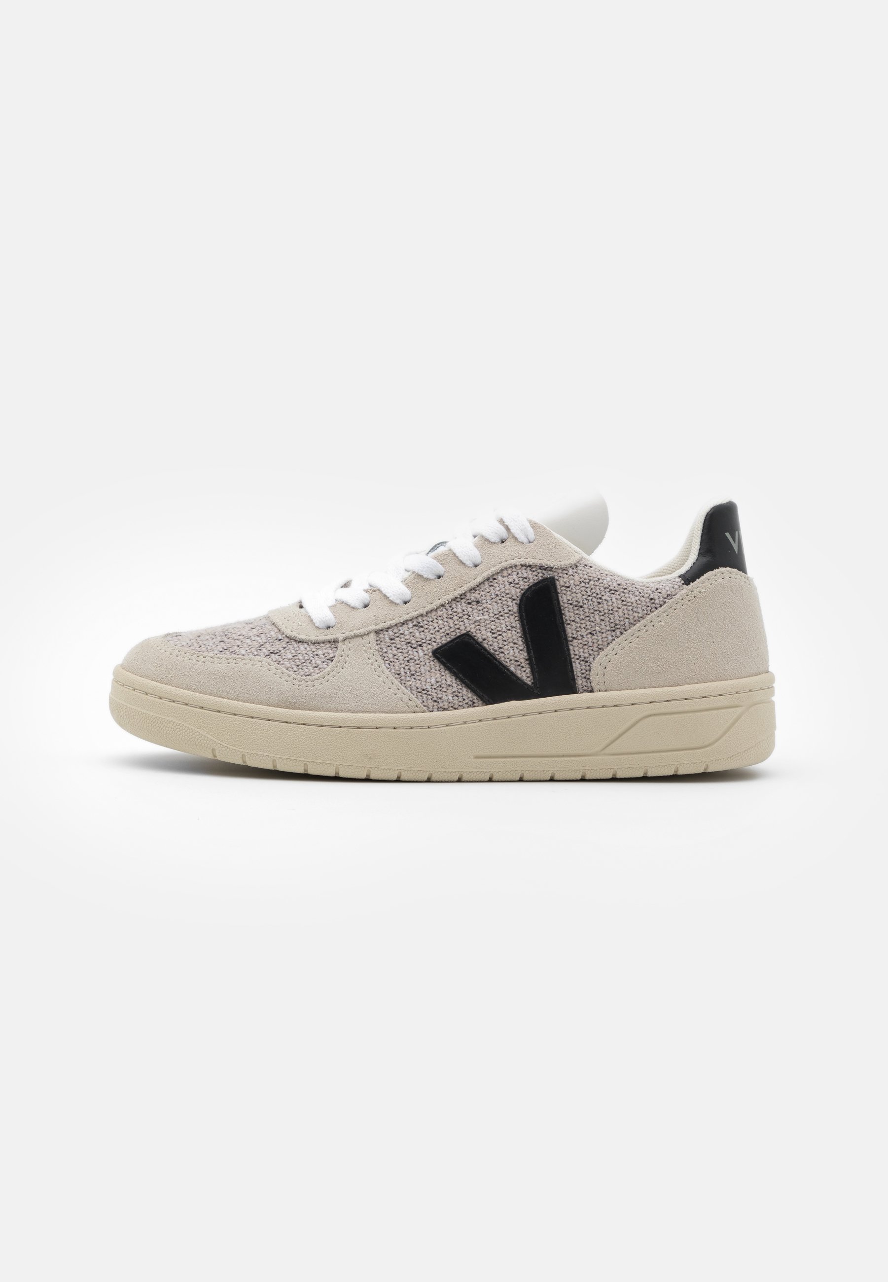 V-10 - Trainers