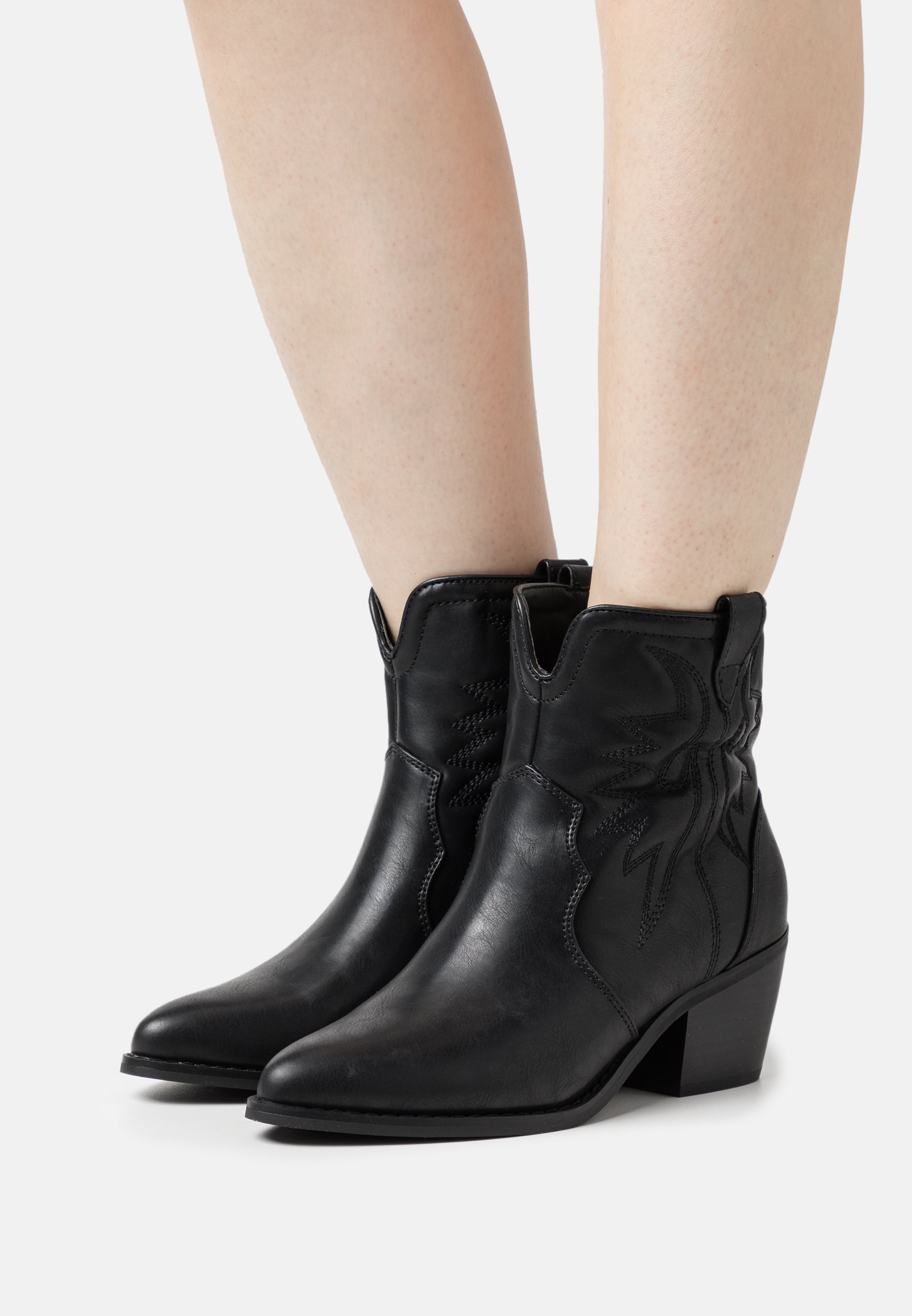 Cowboy/biker ankle boot