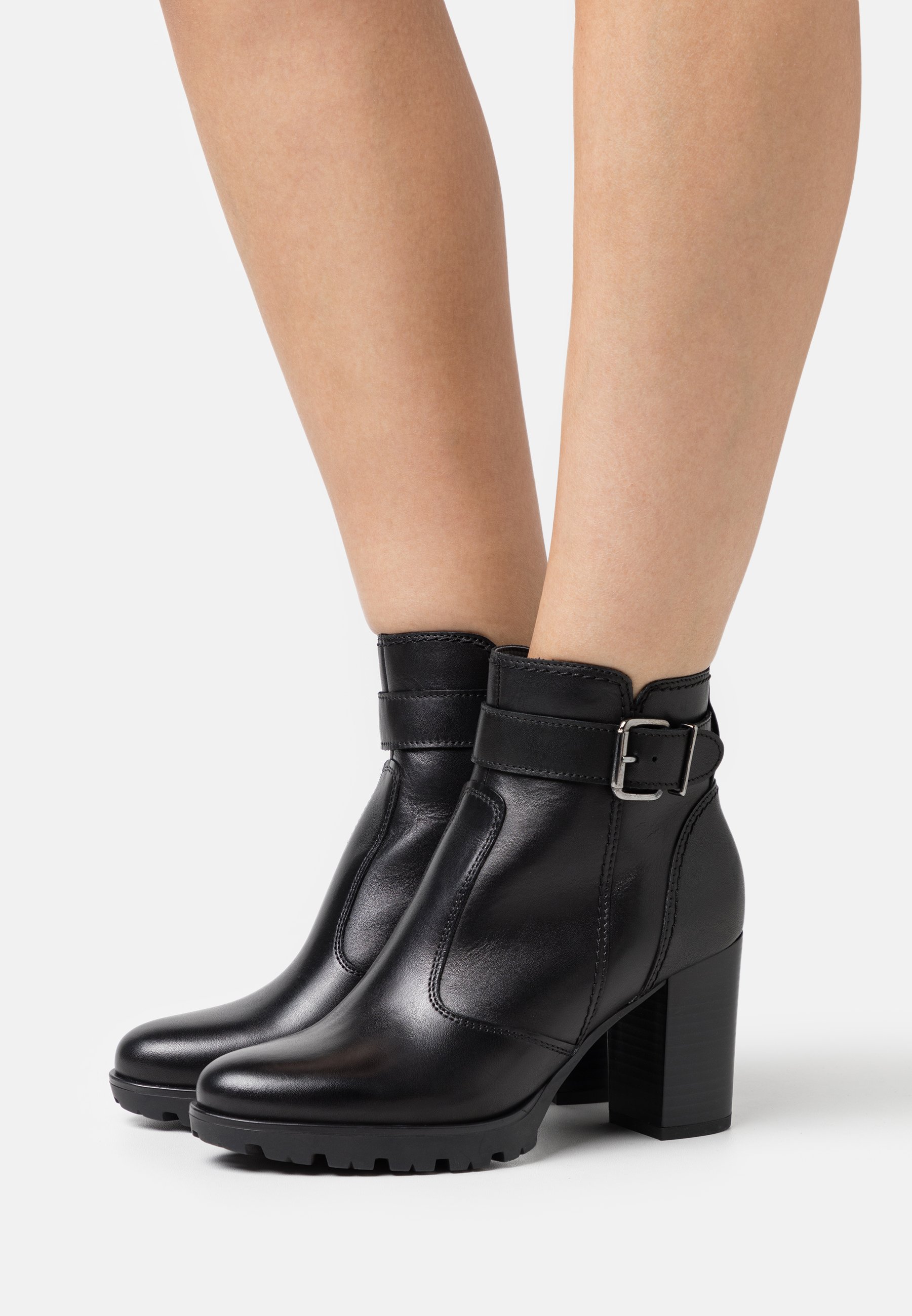 LEATHER- Ankle boots