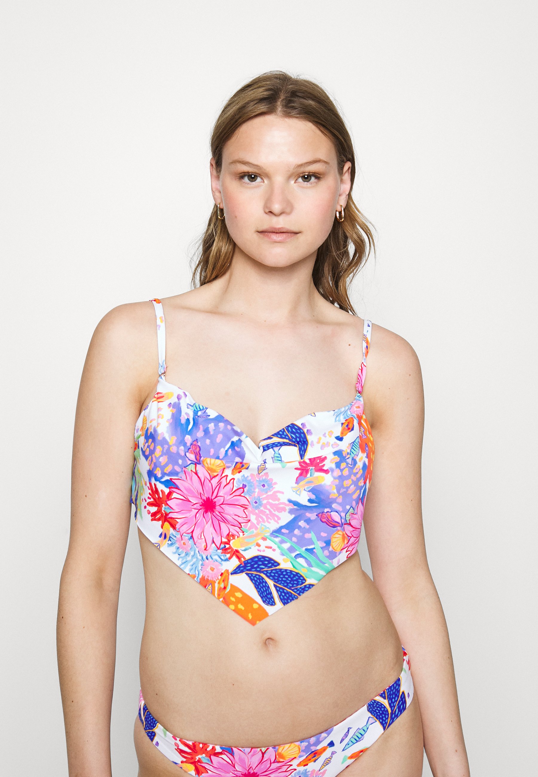 UNDER THE COWL NECK BRALETTE - Bikini top