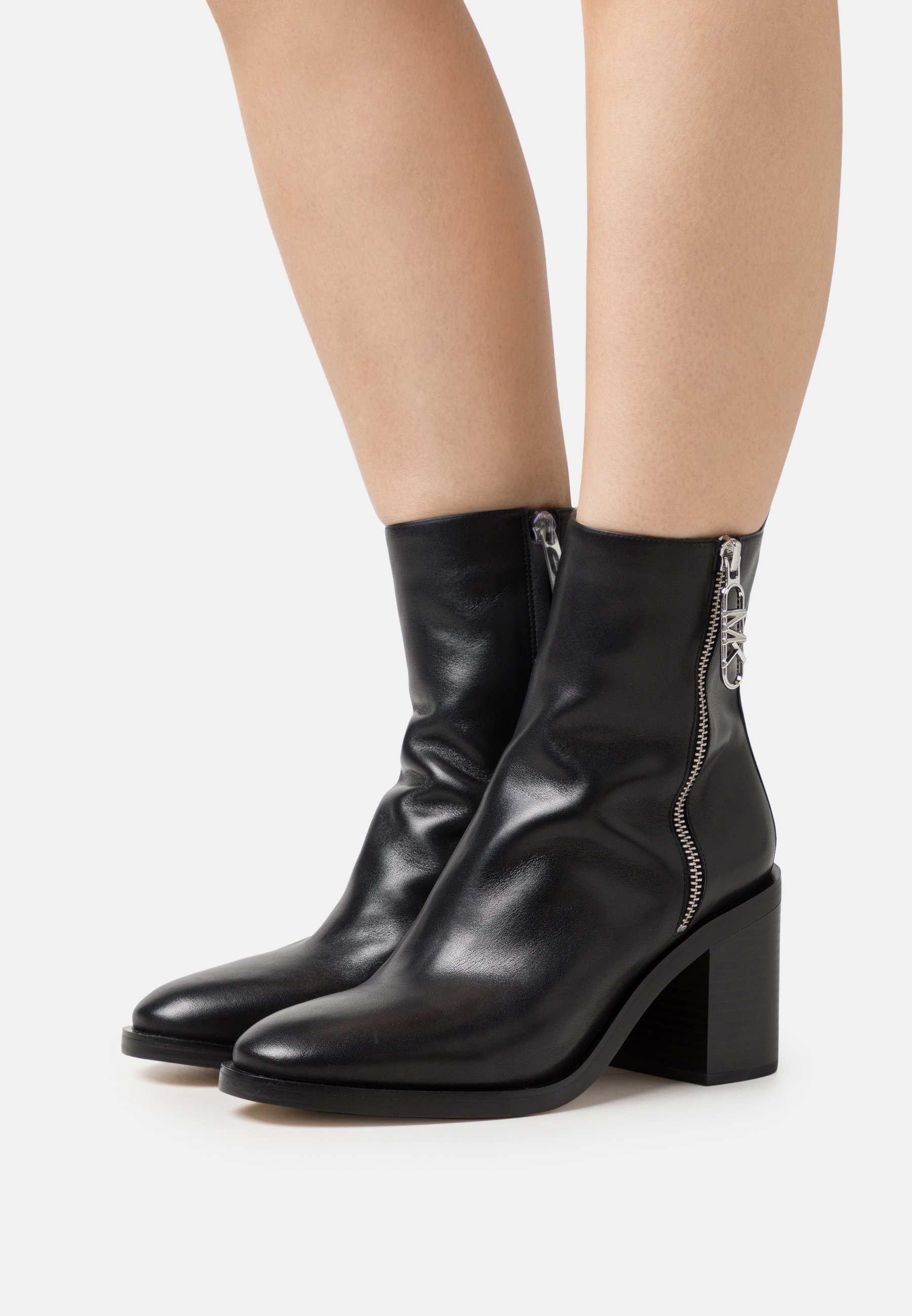 REGAN- Classic ankle boots