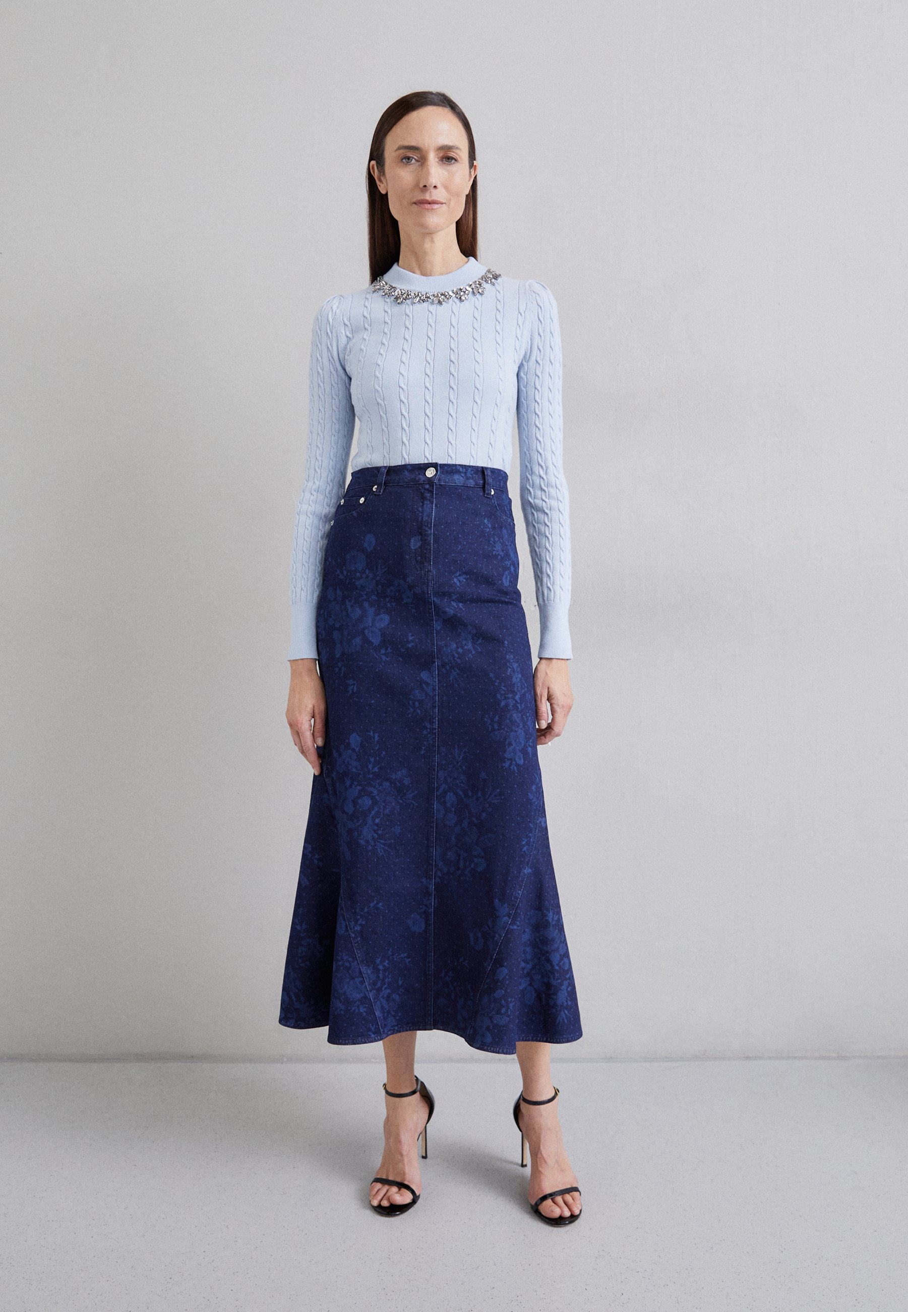 LONG FLARED SKIRT W. POCKETS - A-line skirt