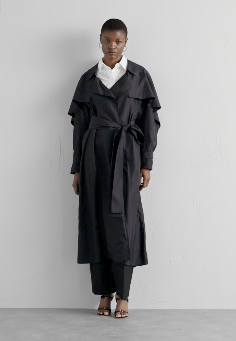 PLEATED BACK FLUID - Trenchcoat