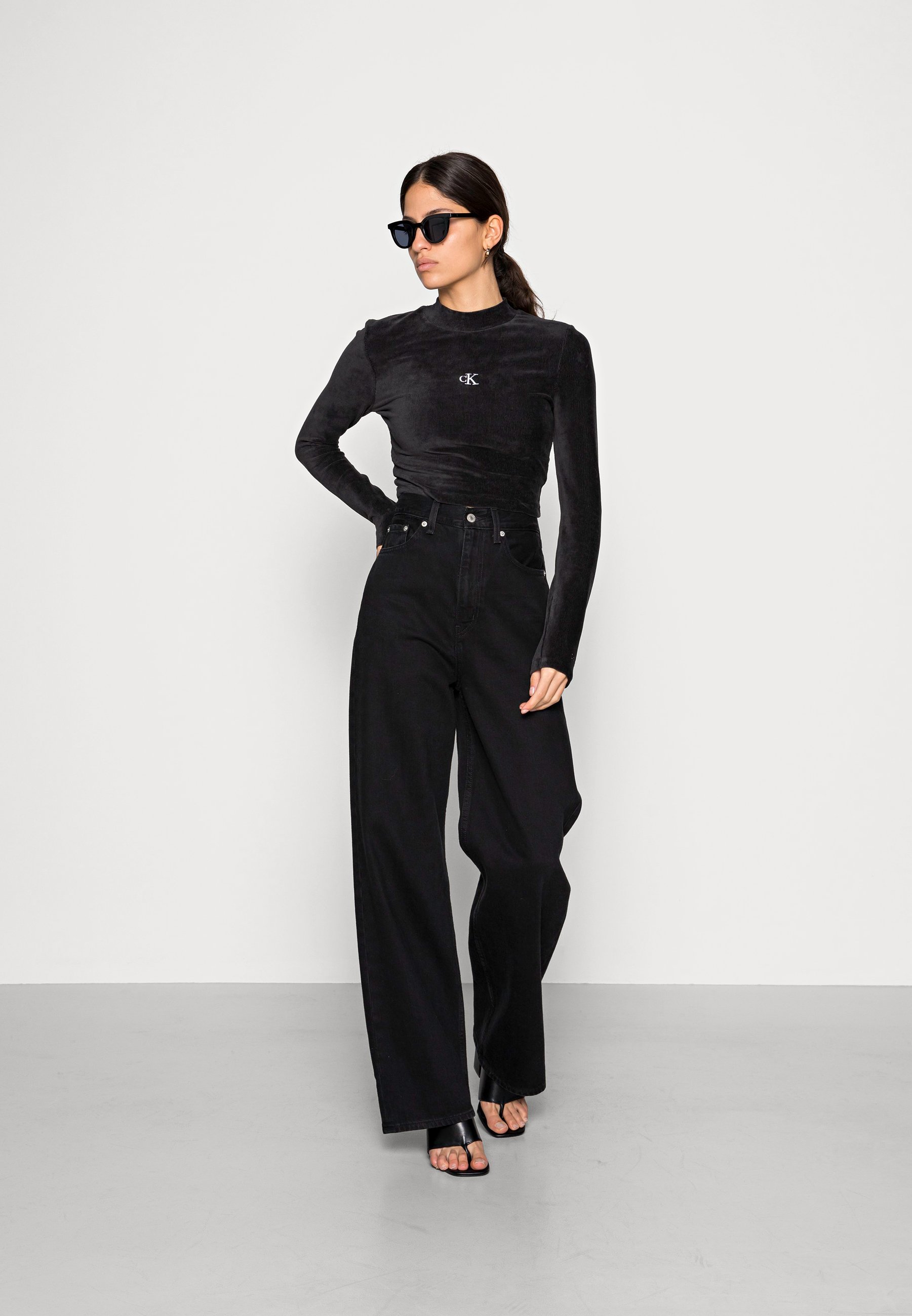 LONG SLEEVE- Long sleeved top
