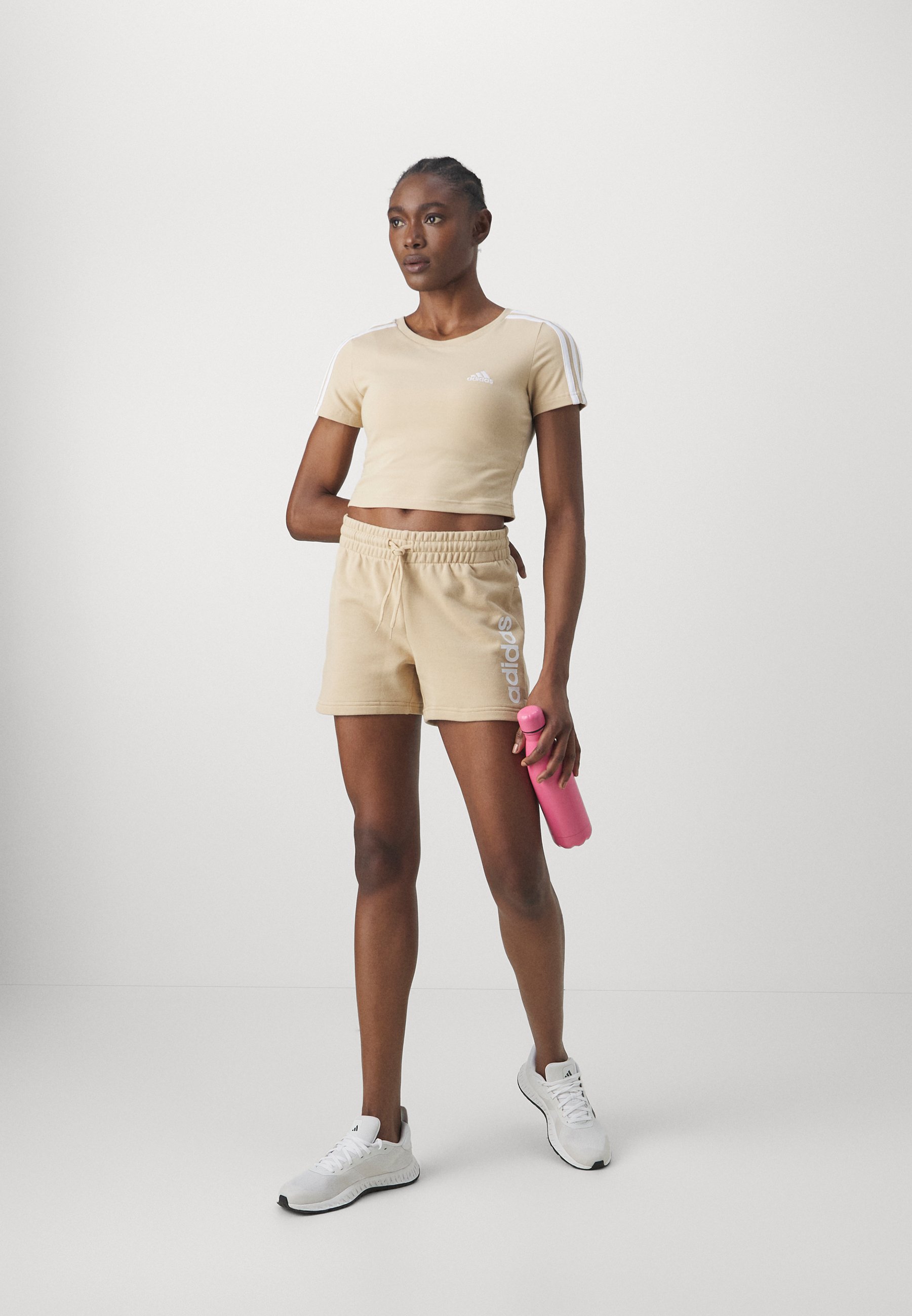 ESSENTIALS LINEAR - Sports shorts